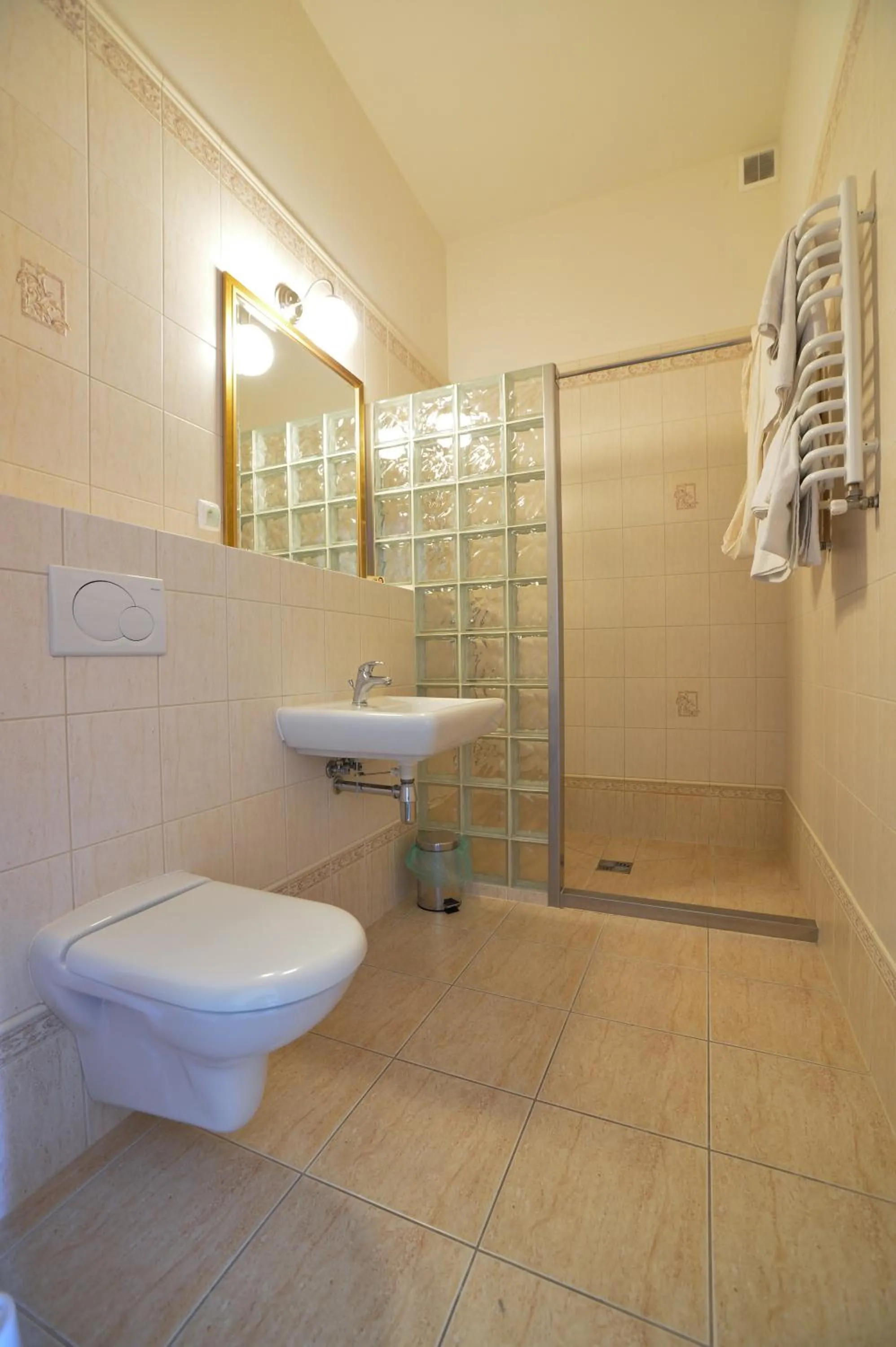 Bathroom in Hotel Cesarski - Kaiserhof