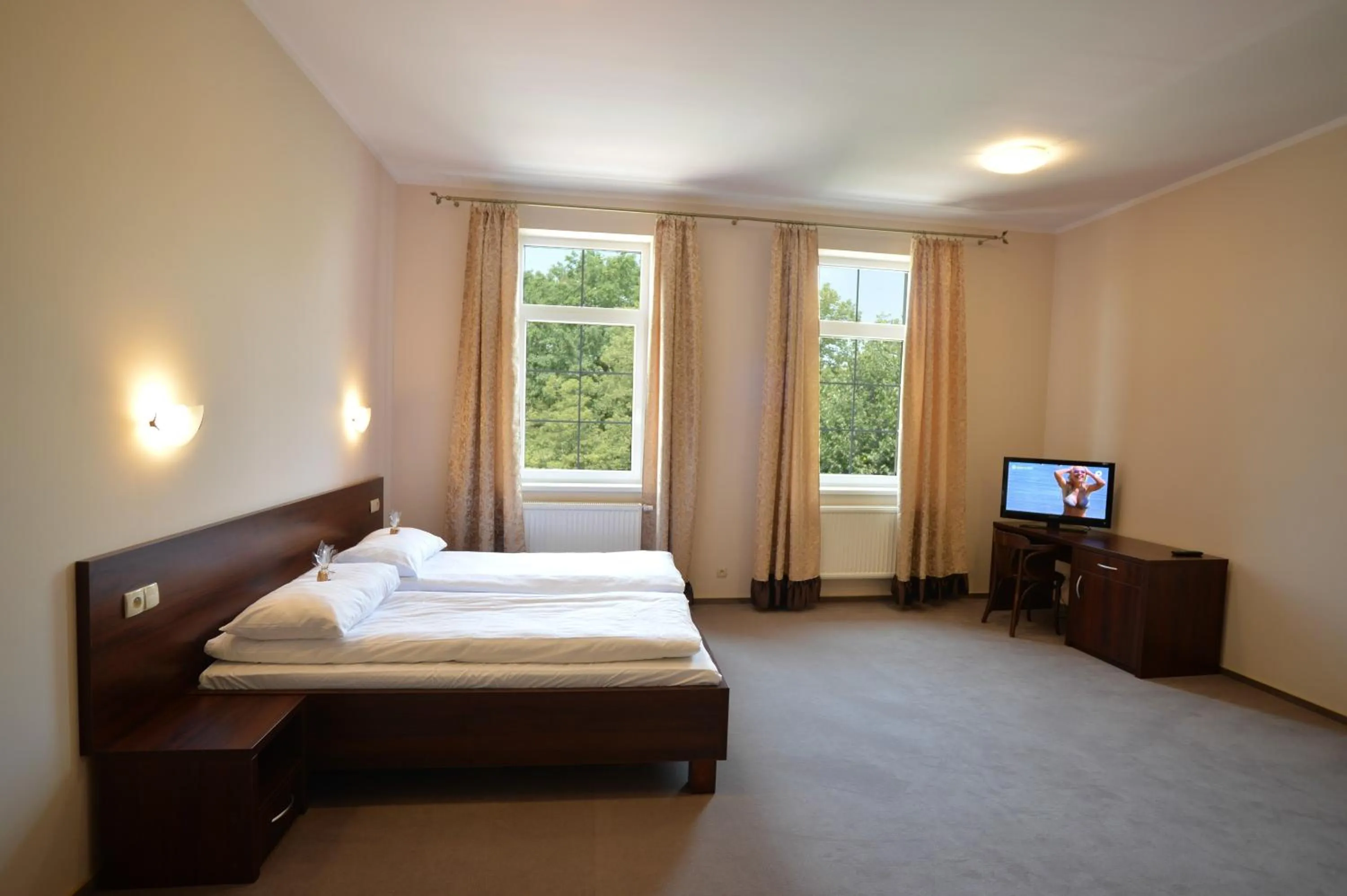 Photo of the whole room, Bed in Hotel Cesarski - Kaiserhof
