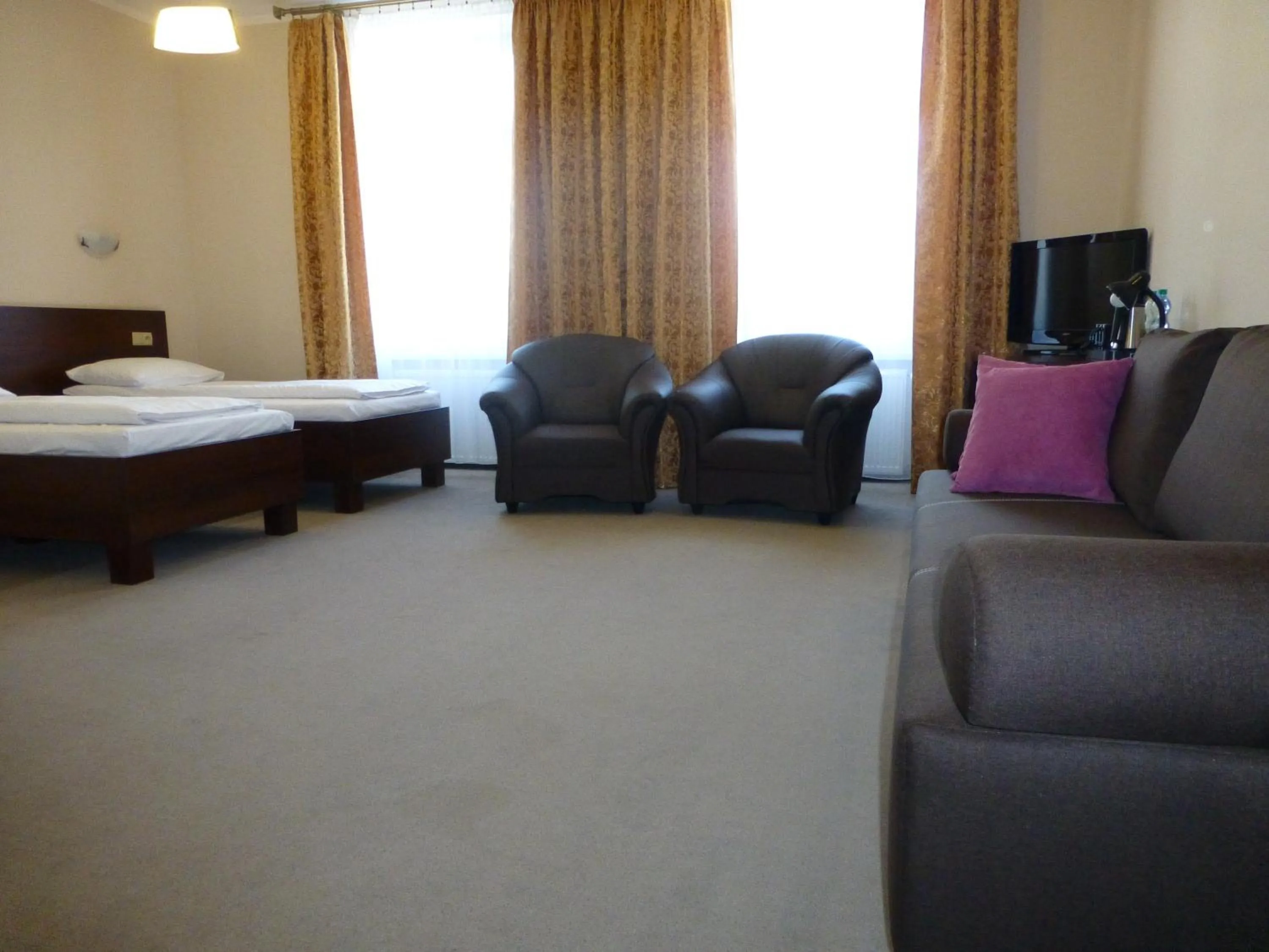 Photo of the whole room, Bed in Hotel Cesarski - Kaiserhof