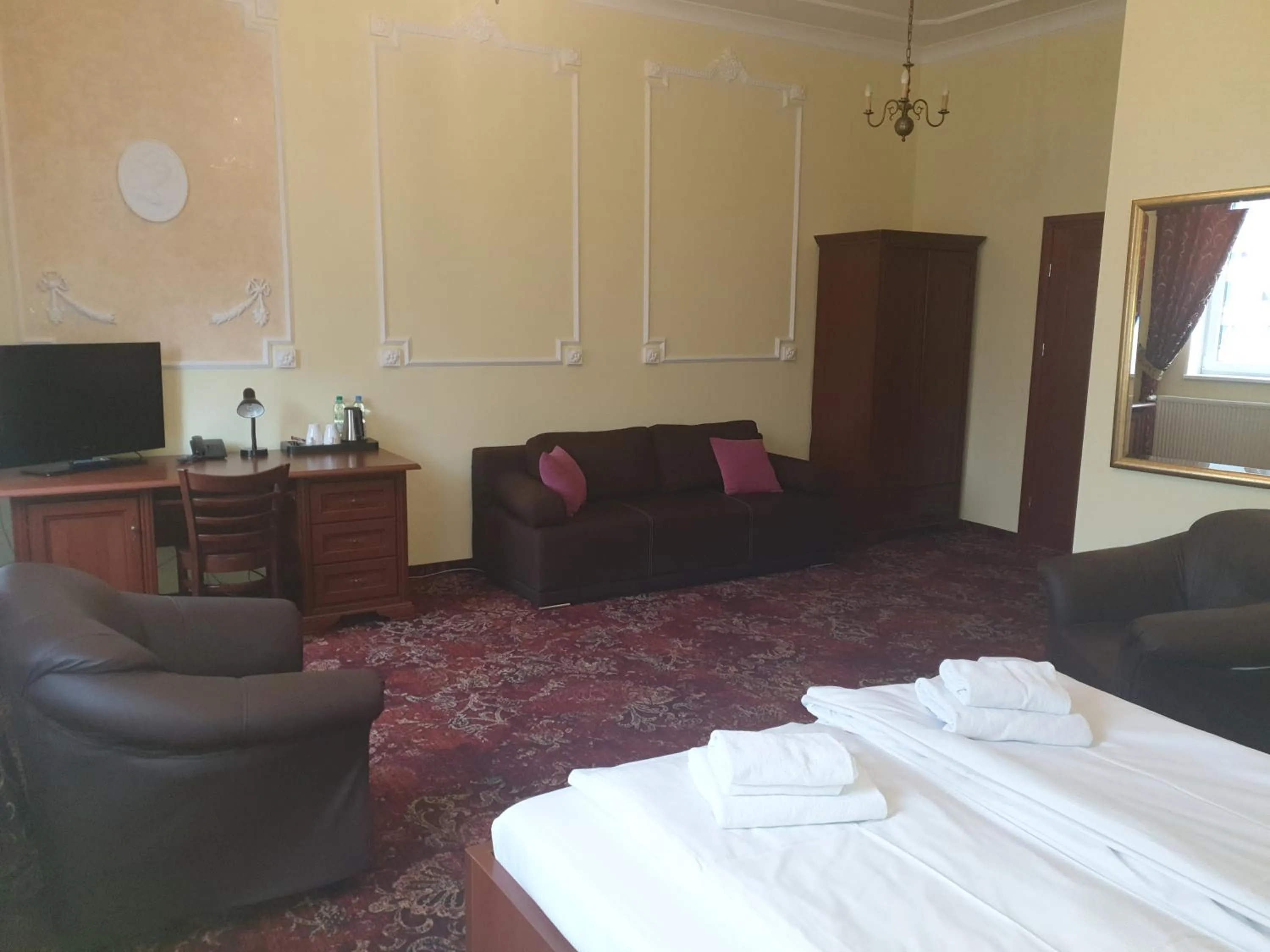 Photo of the whole room, Bed in Hotel Cesarski - Kaiserhof