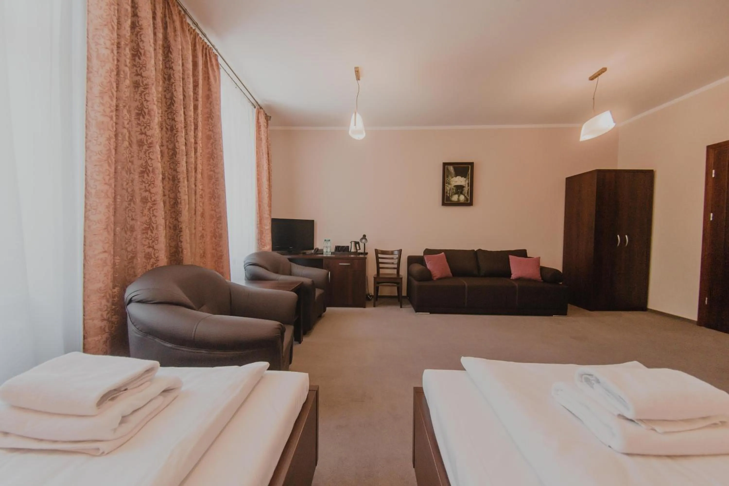 Photo of the whole room, Bed in Hotel Cesarski - Kaiserhof