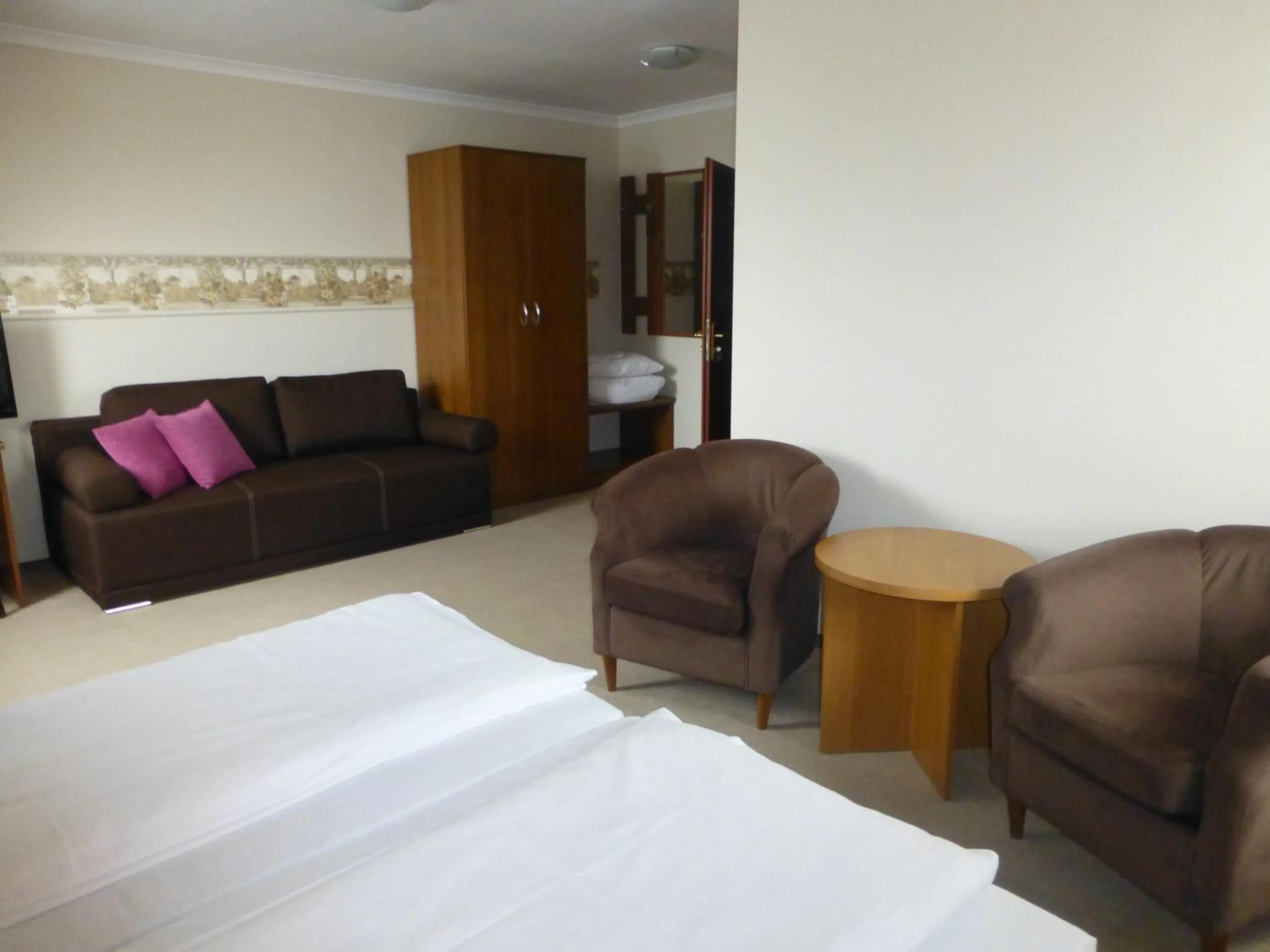 Photo of the whole room, Bed in Hotel Cesarski - Kaiserhof