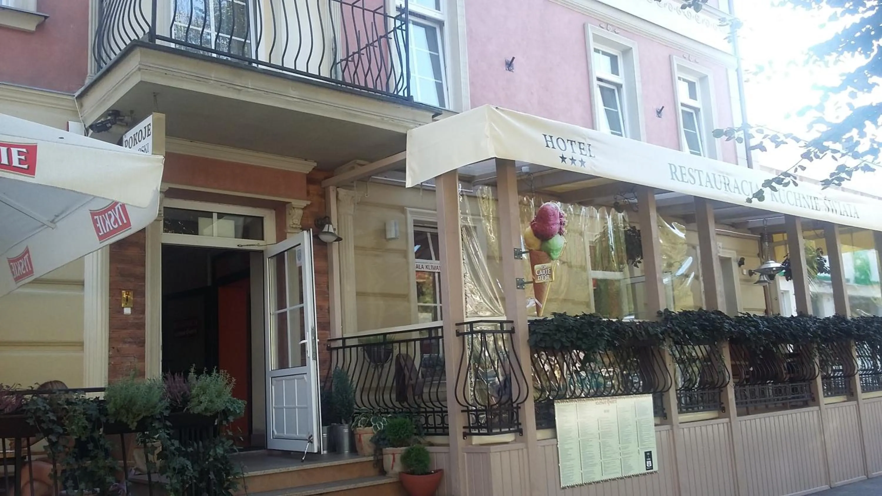 Facade/entrance in Hotel Cesarski - Kaiserhof