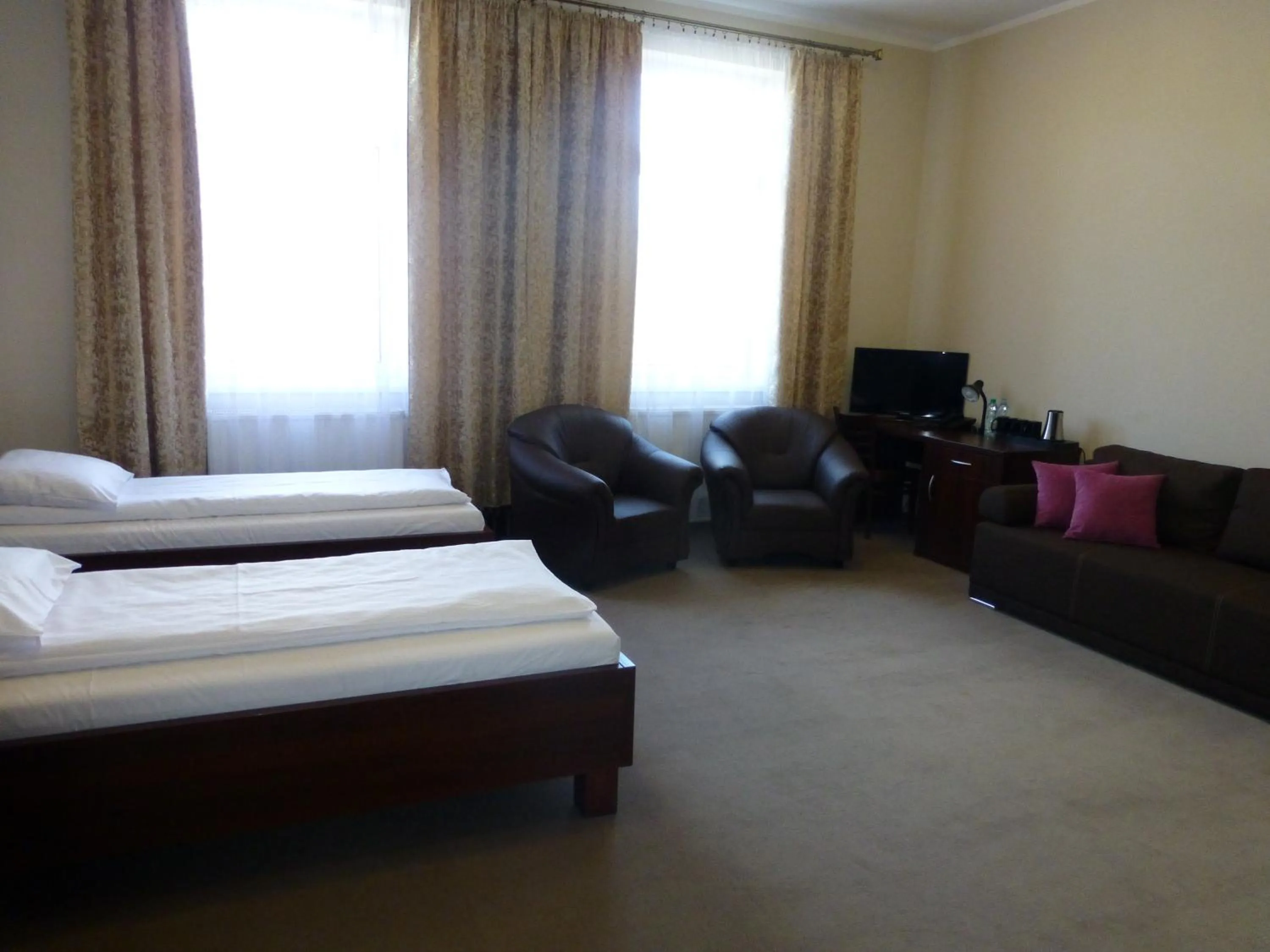 Photo of the whole room, Bed in Hotel Cesarski - Kaiserhof