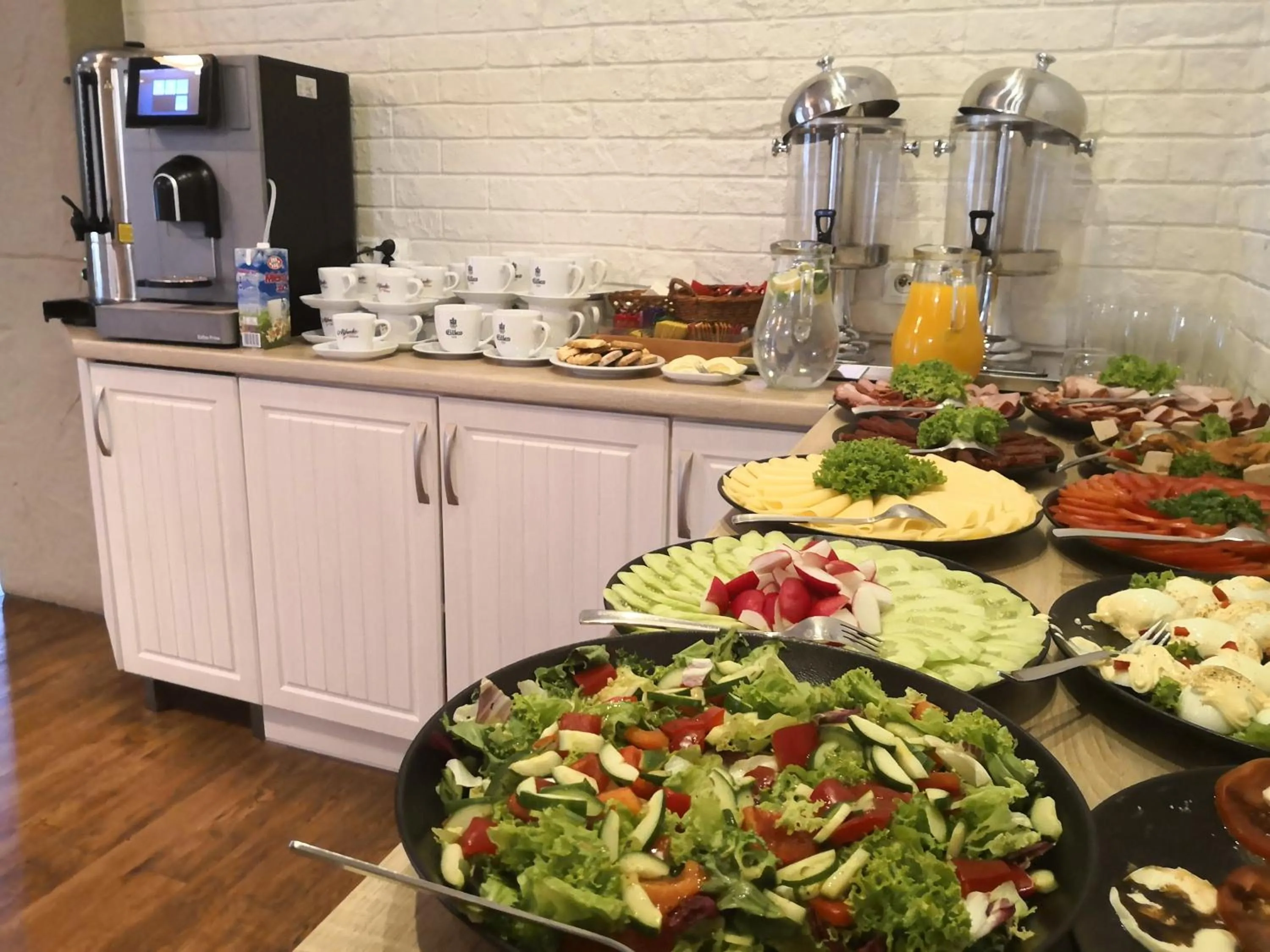 Buffet breakfast in Hotel Cesarski - Kaiserhof