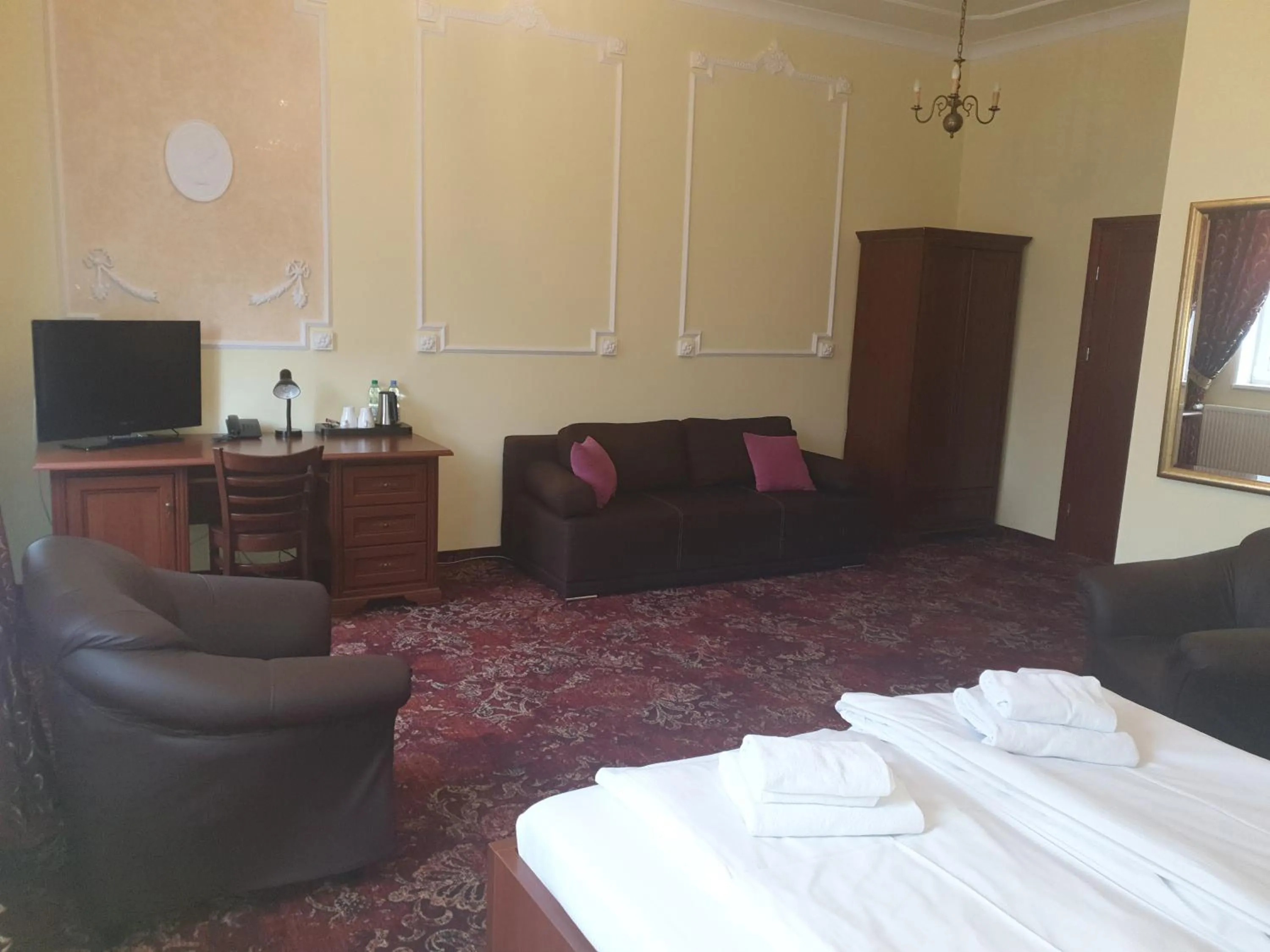 Photo of the whole room, Bed in Hotel Cesarski - Kaiserhof