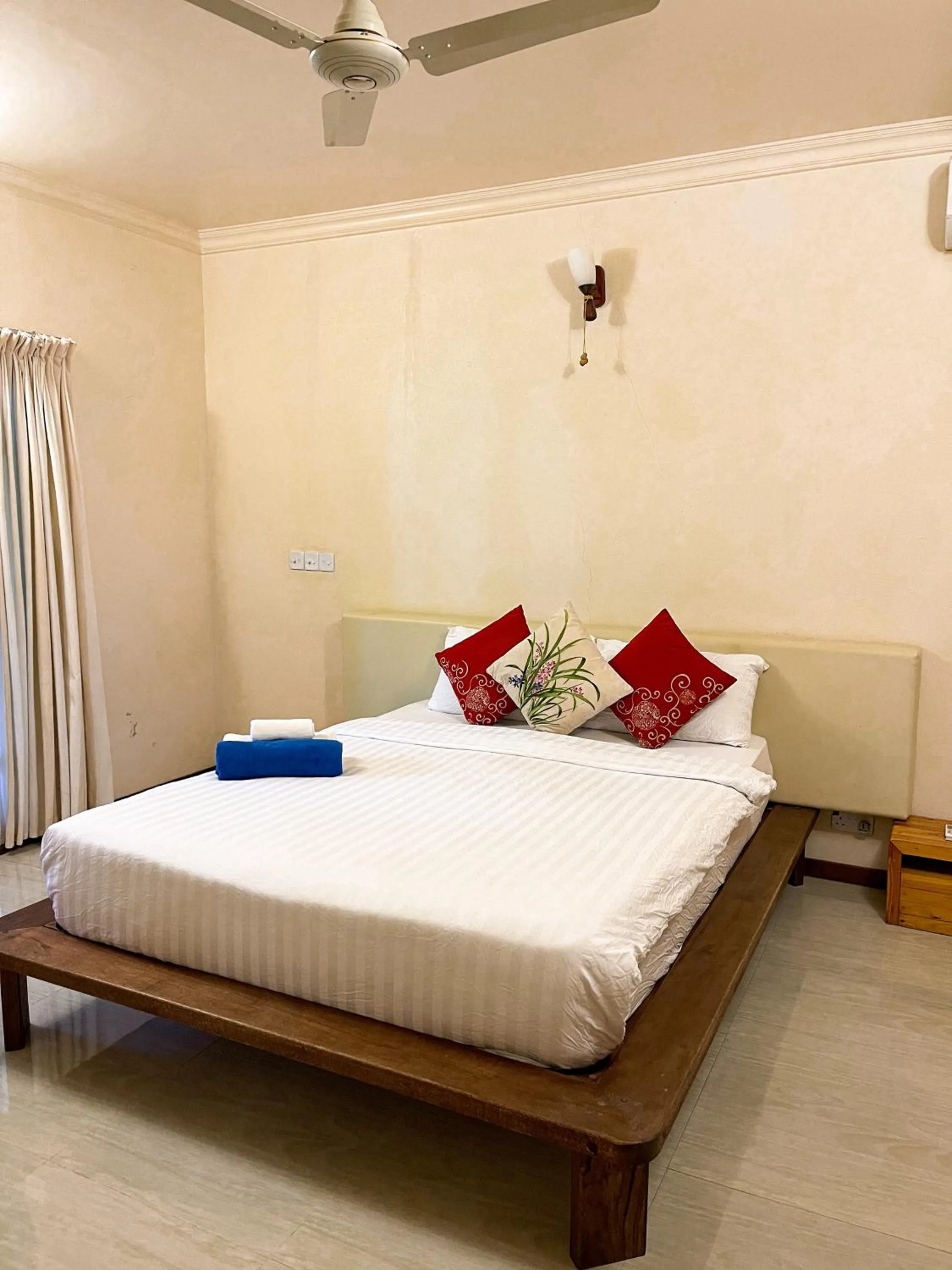 Bed in Thoddoo Retreat Grand