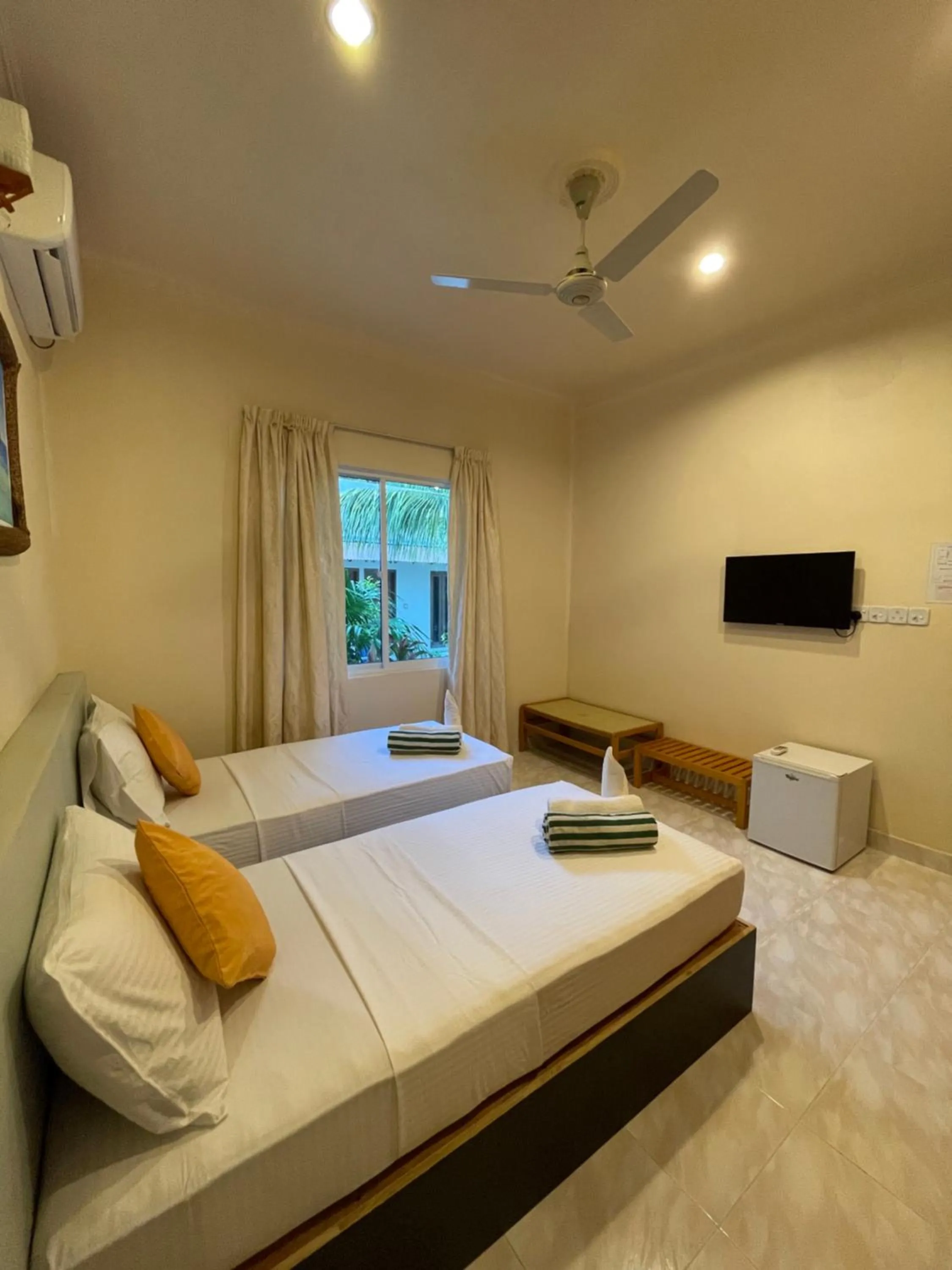 Bed in Thoddoo Retreat Grand