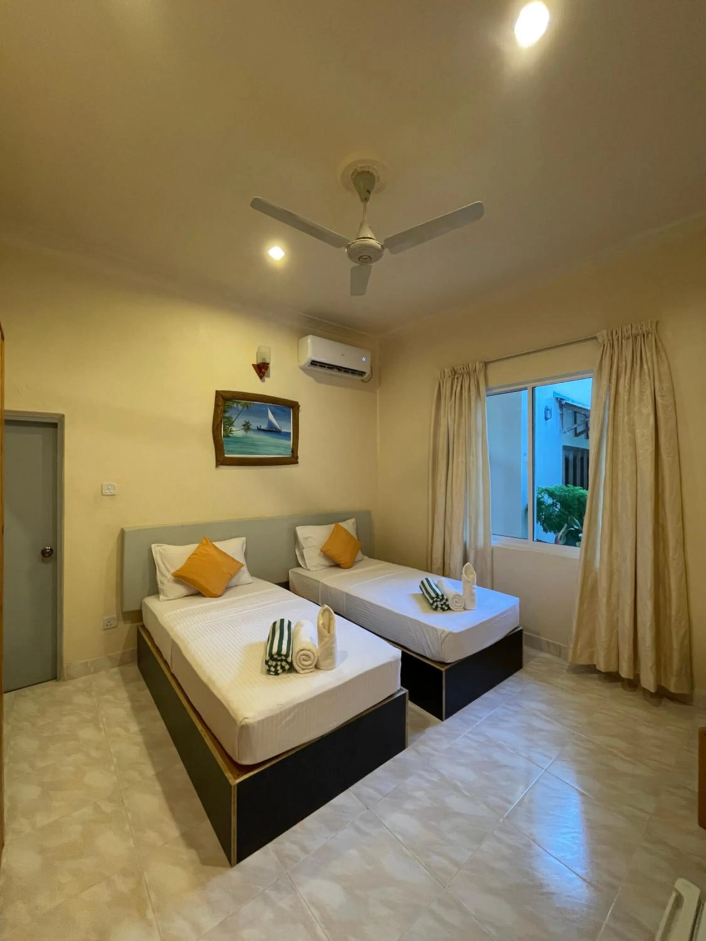 Bed in Thoddoo Retreat Grand