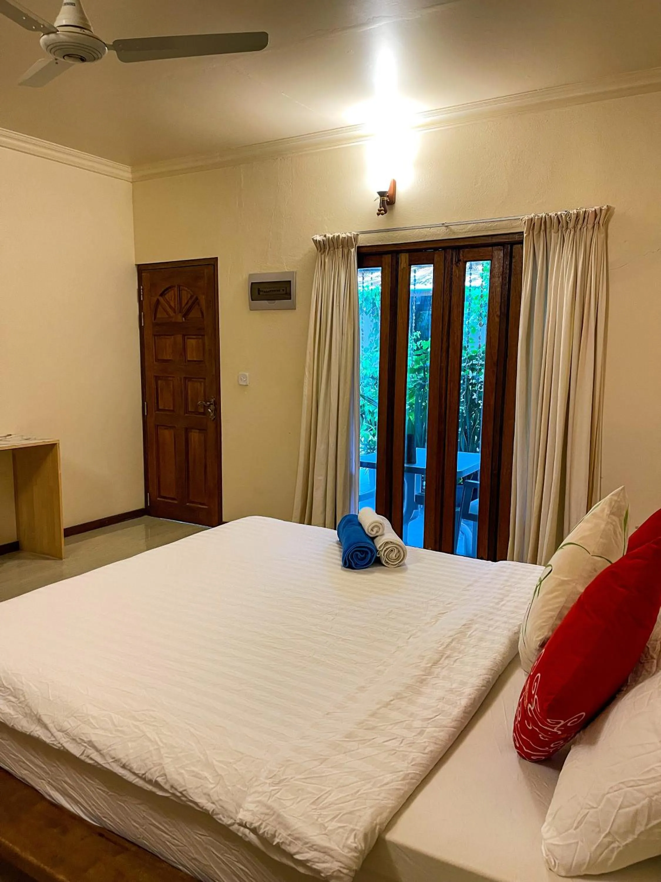 Bed in Thoddoo Retreat Grand