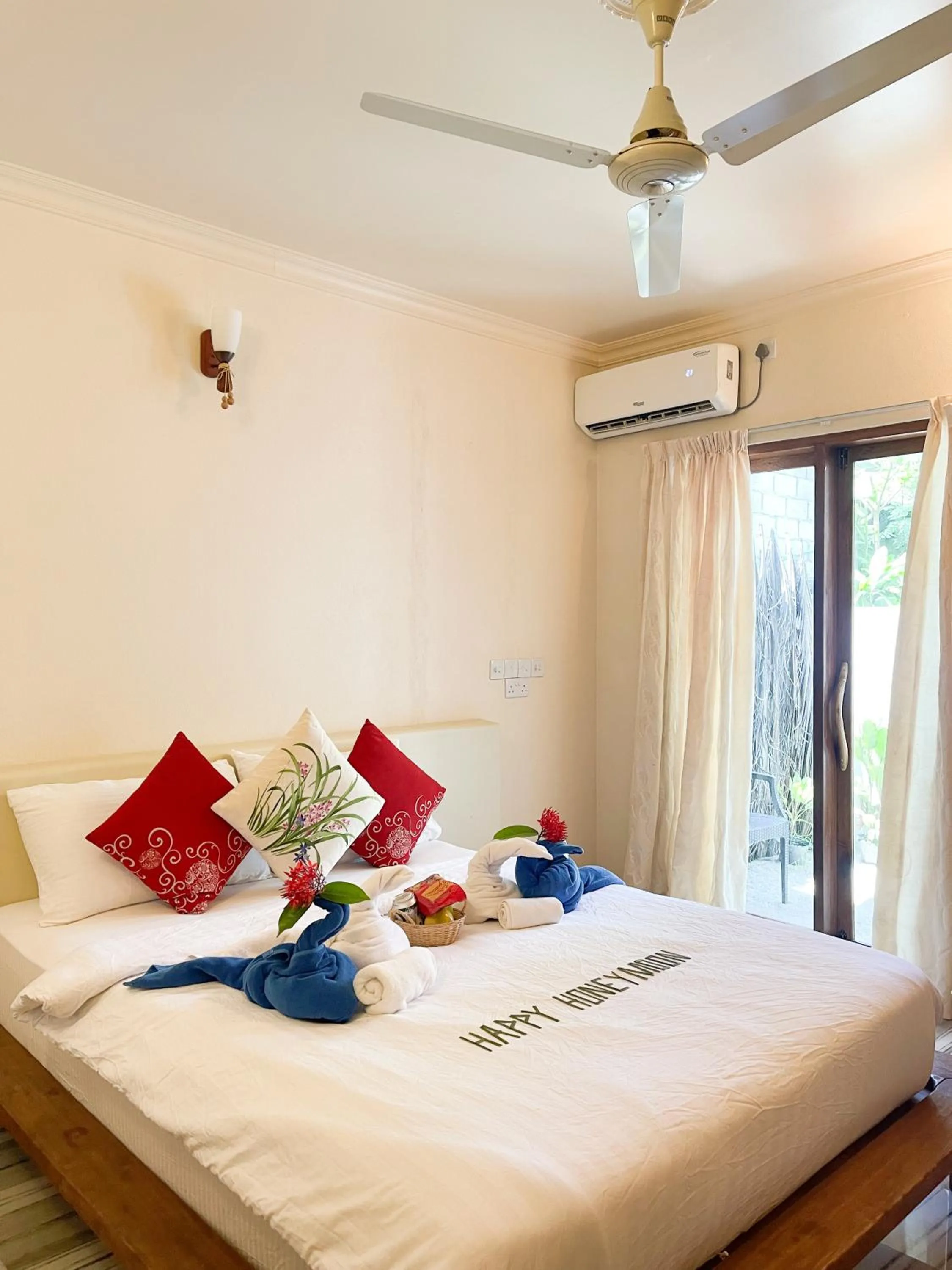 Bed in Thoddoo Retreat Grand