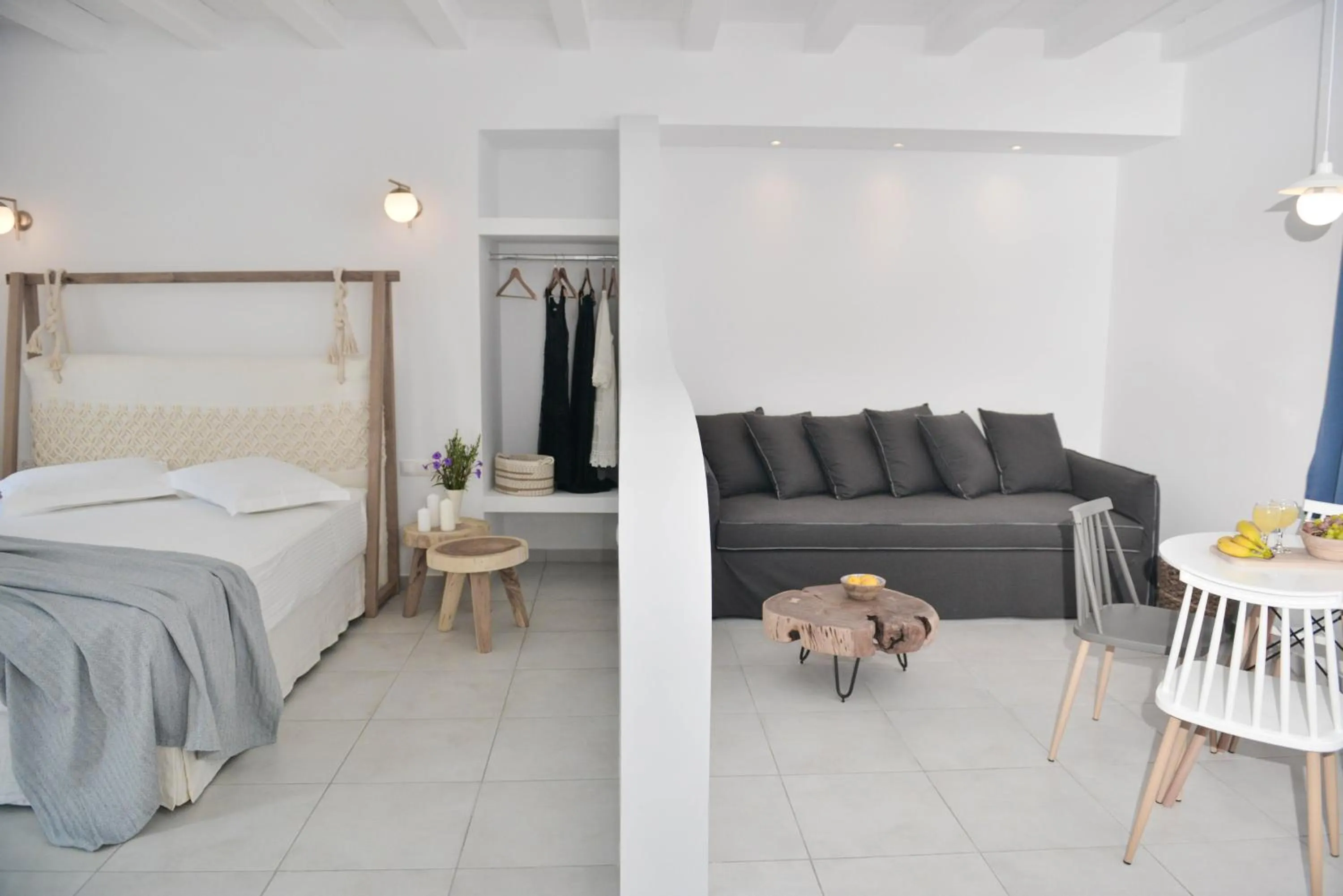 Living room, Bed in Blue Paradise Apartments