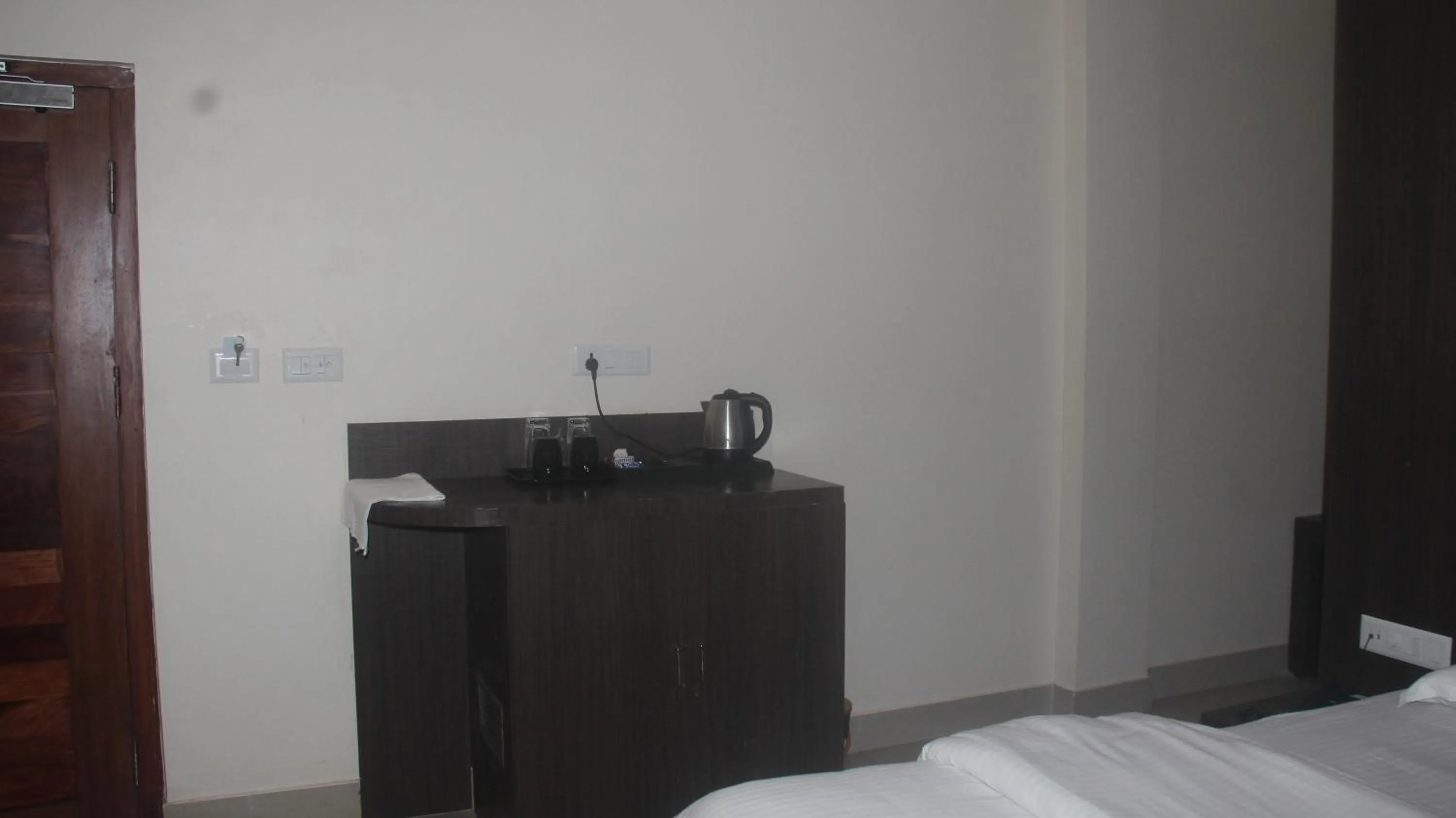 Kitchen or kitchenette, Bed in Hotel Serene Palace
