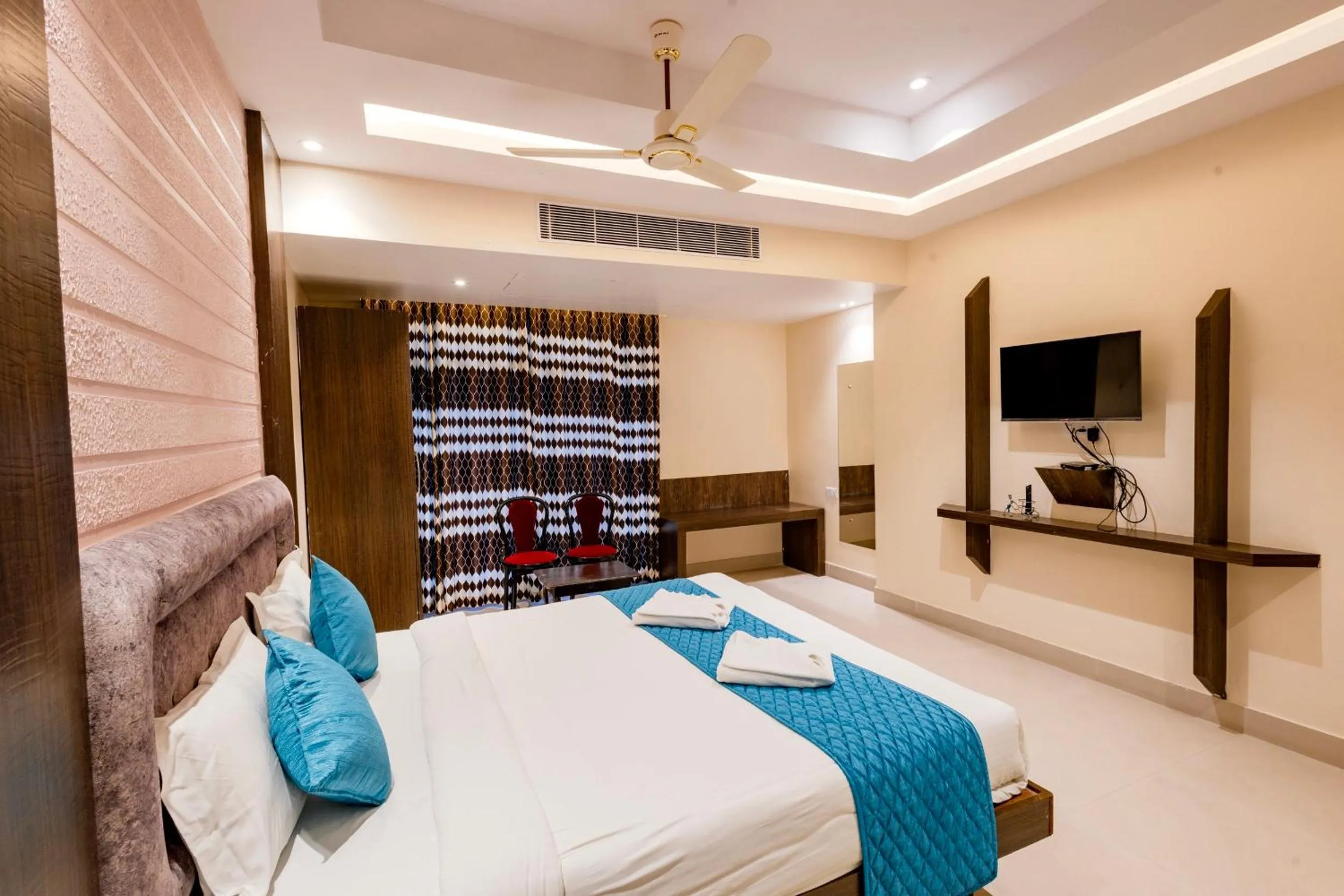 Bed in Hotel Serene Palace