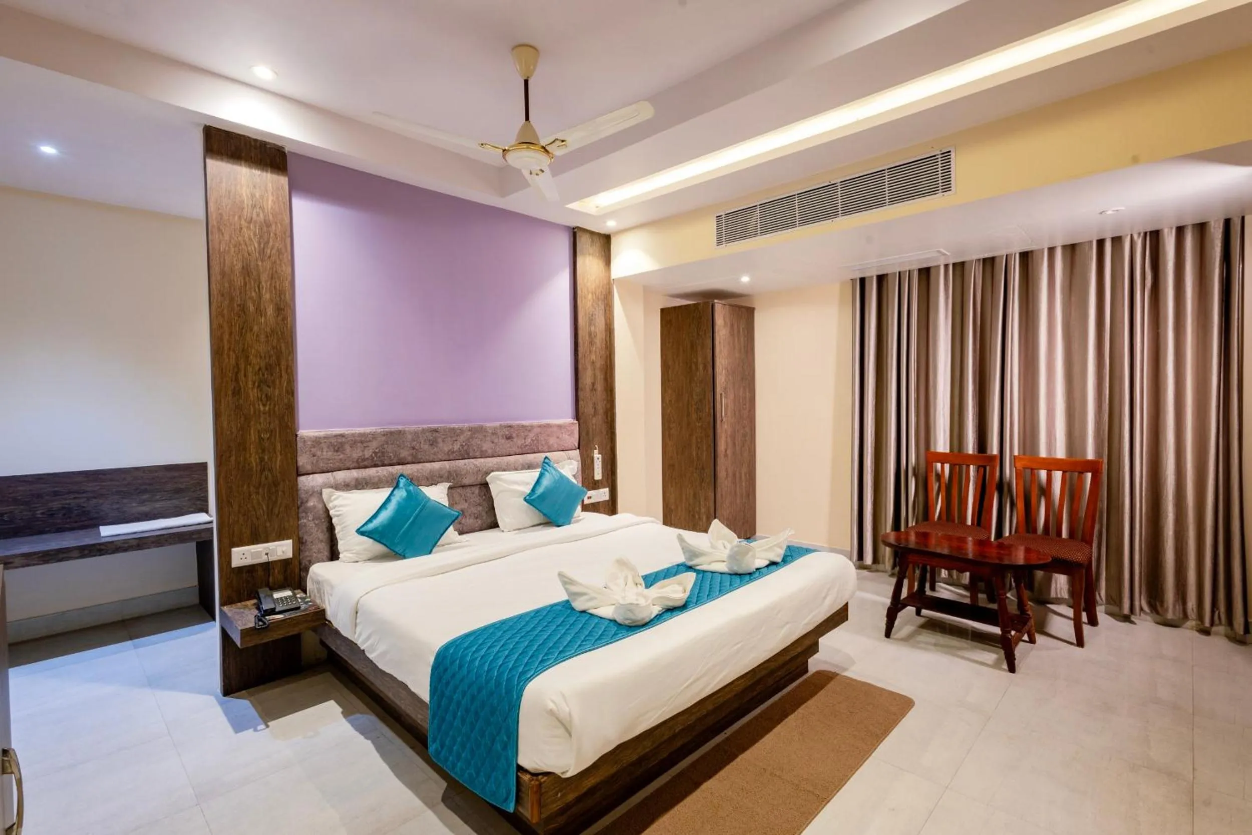 Bed in Hotel Serene Palace