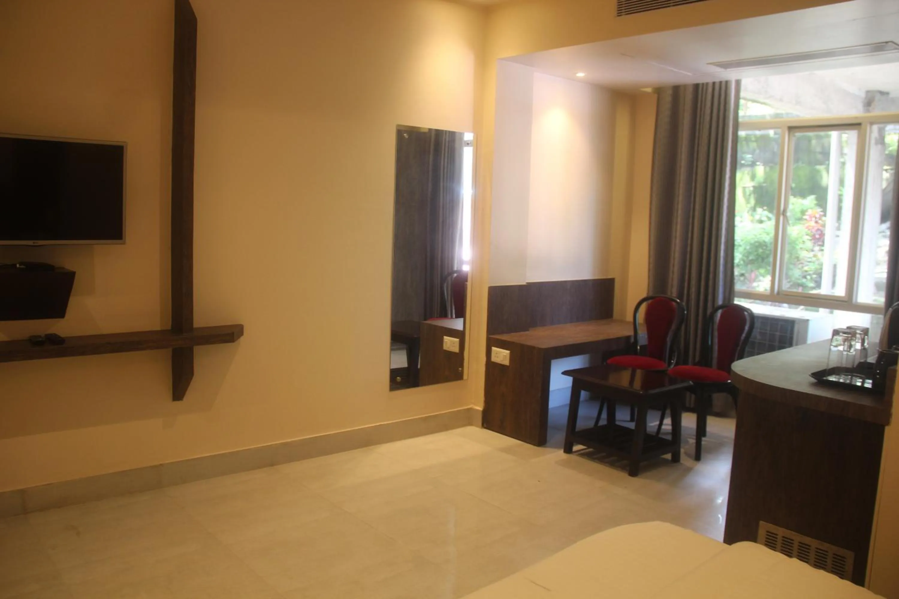 TV and multimedia, Bed in Hotel Serene Palace