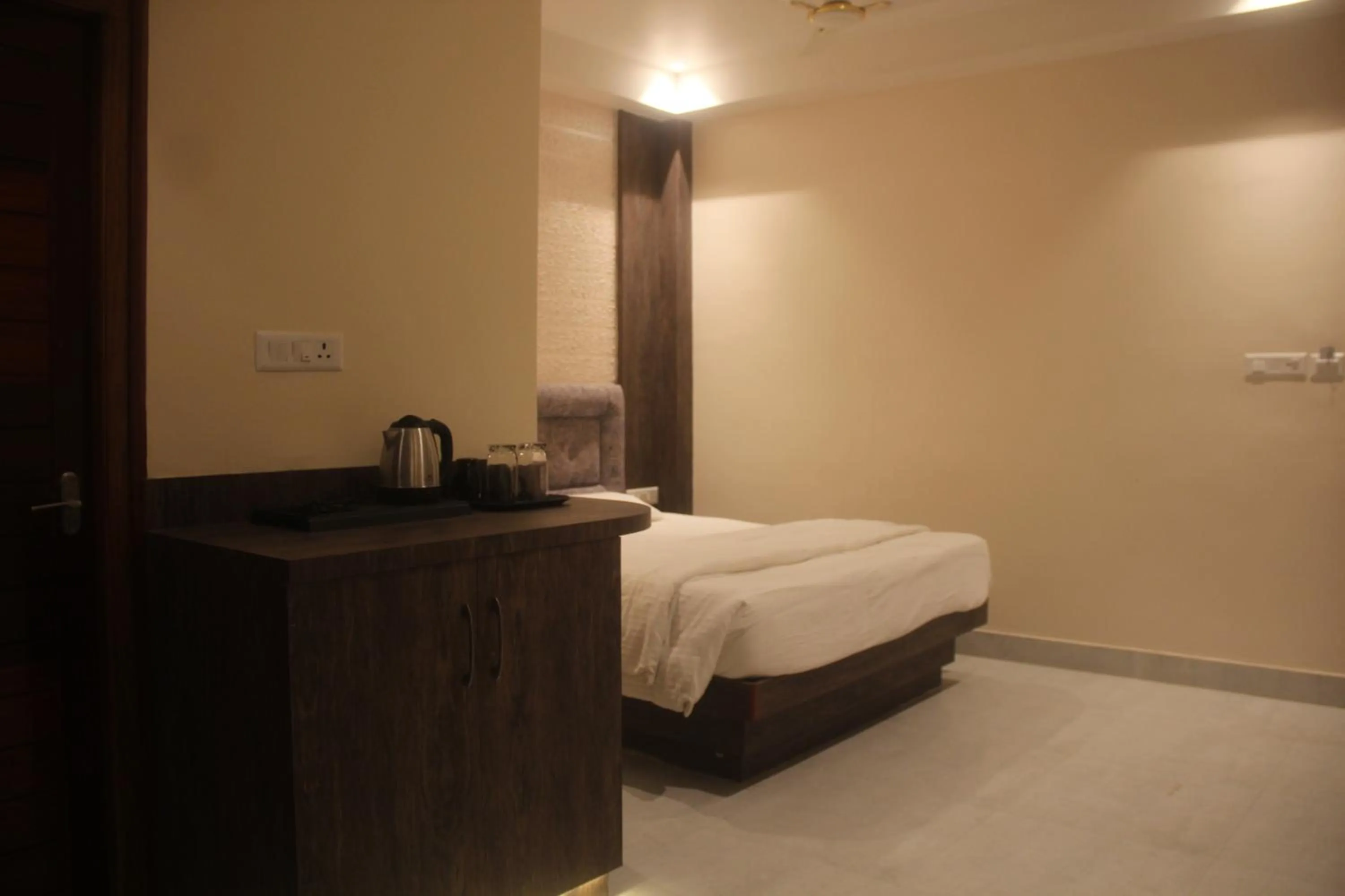 Bedroom, Bed in Hotel Serene Palace