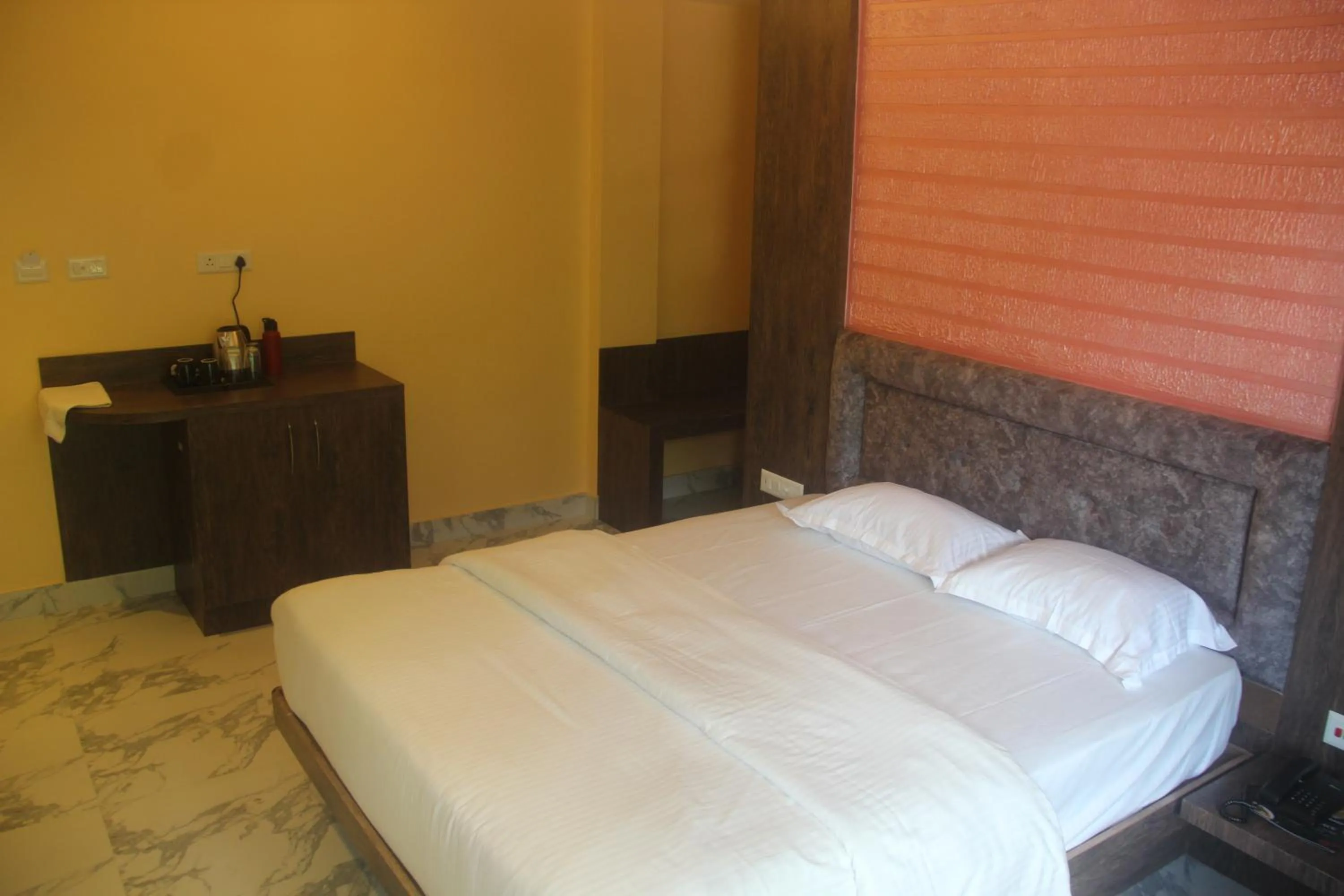 Bedroom, Bed in Hotel Serene Palace