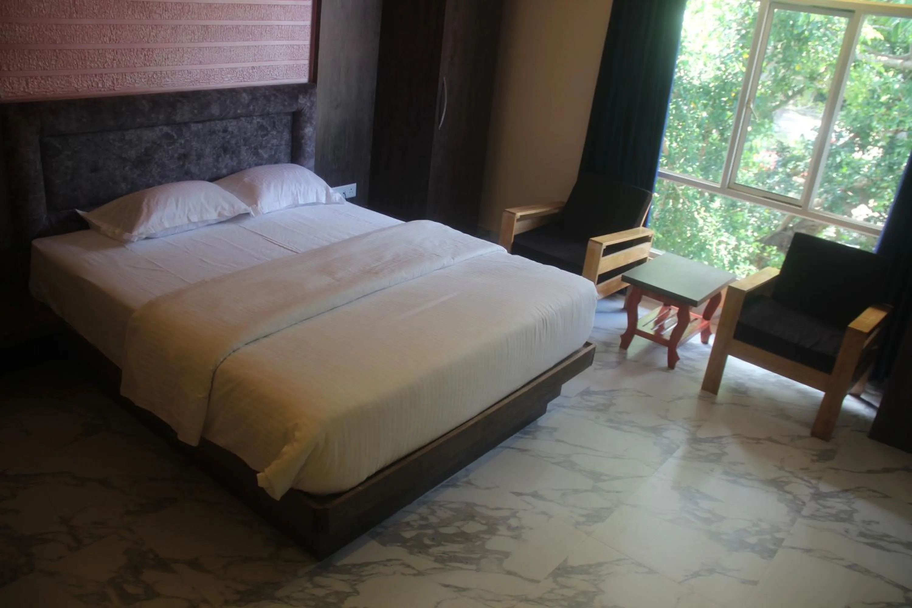 Bedroom, Bed in Hotel Serene Palace