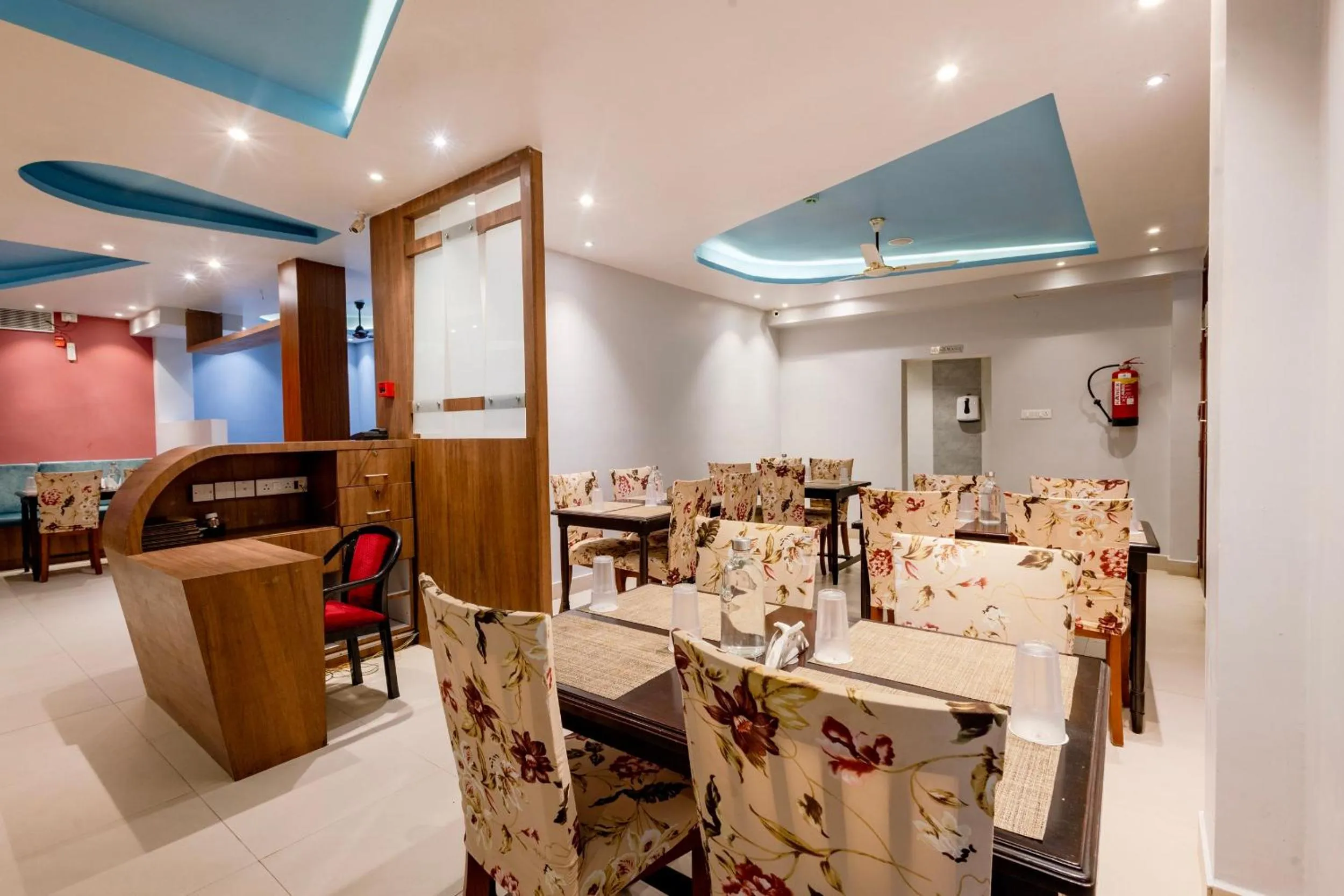 Restaurant/places to eat in Hotel Serene Palace