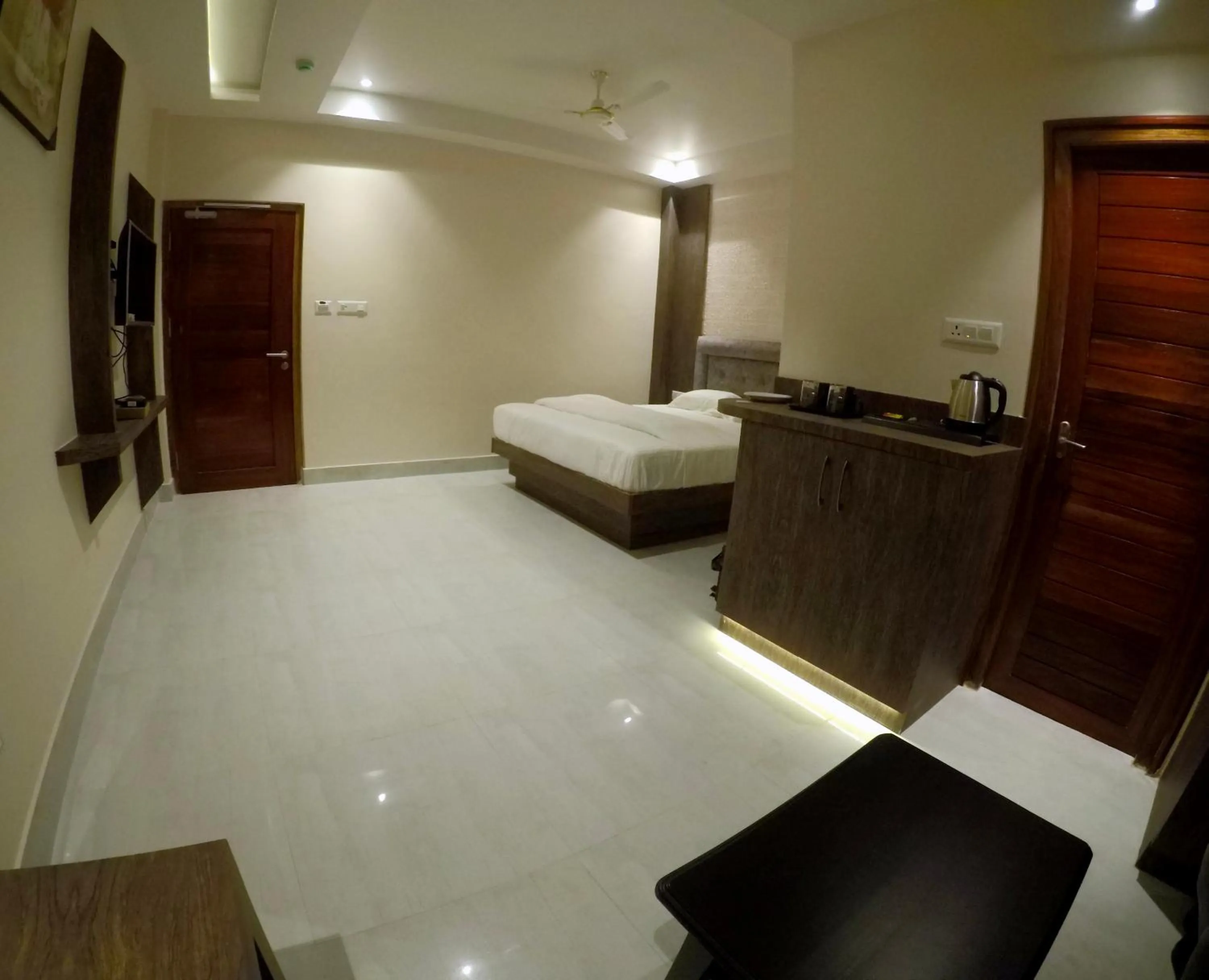 Photo of the whole room, Bed in Hotel Serene Palace