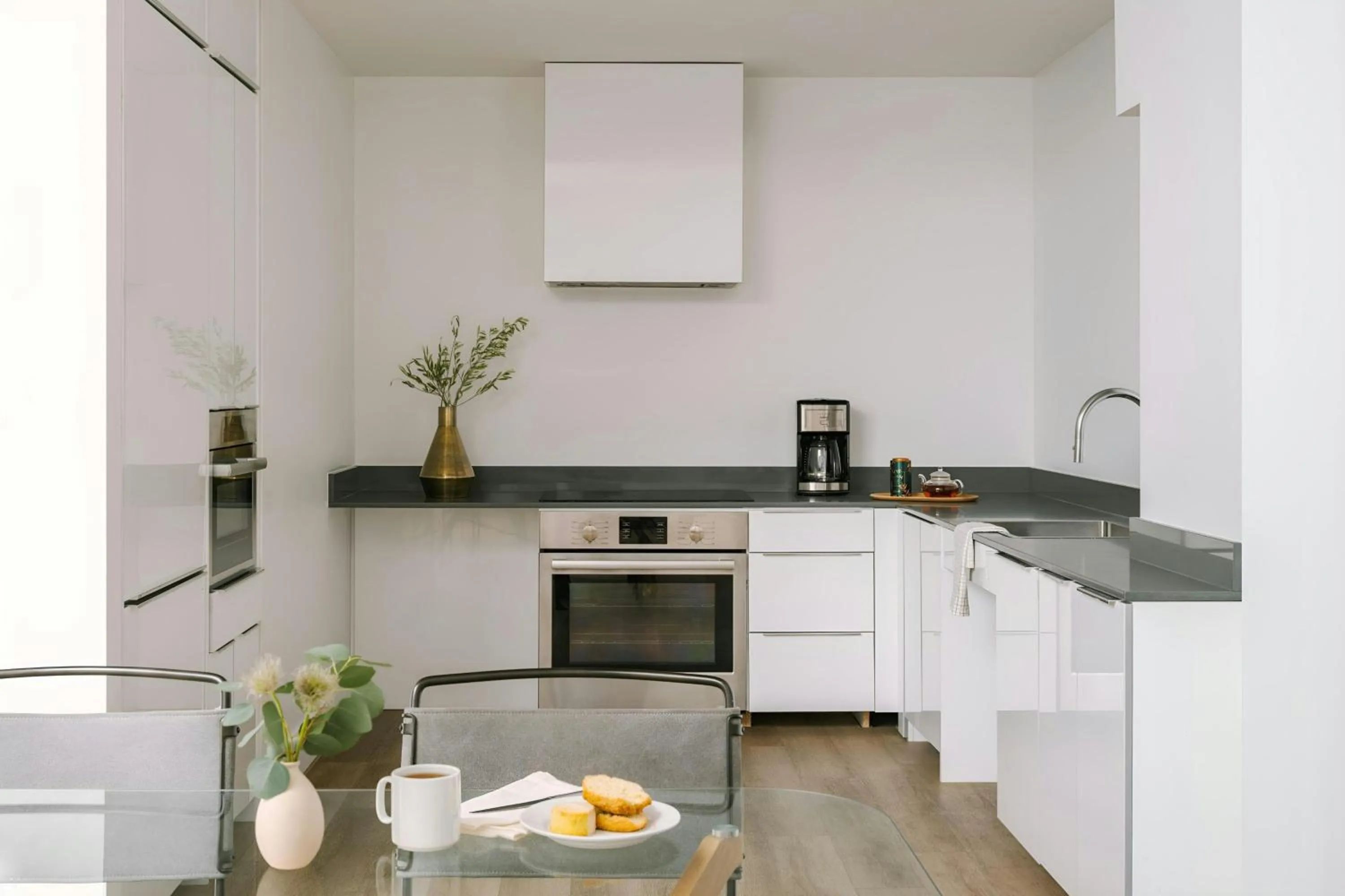 Kitchen or kitchenette in Sonder by Marriott Bonvoy One Platt Apartments Financial District
