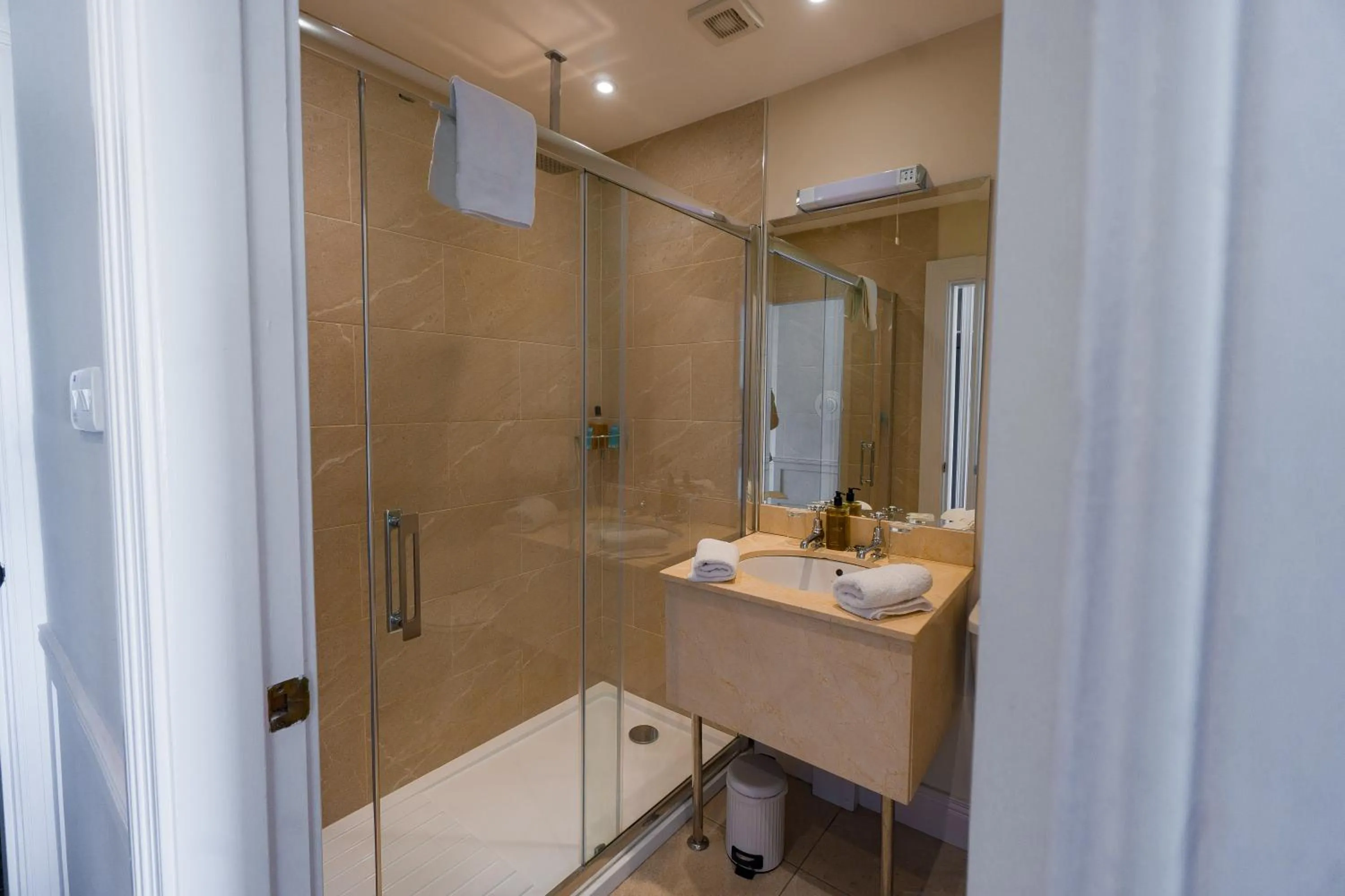 Bathroom in The Cliff House Hotel