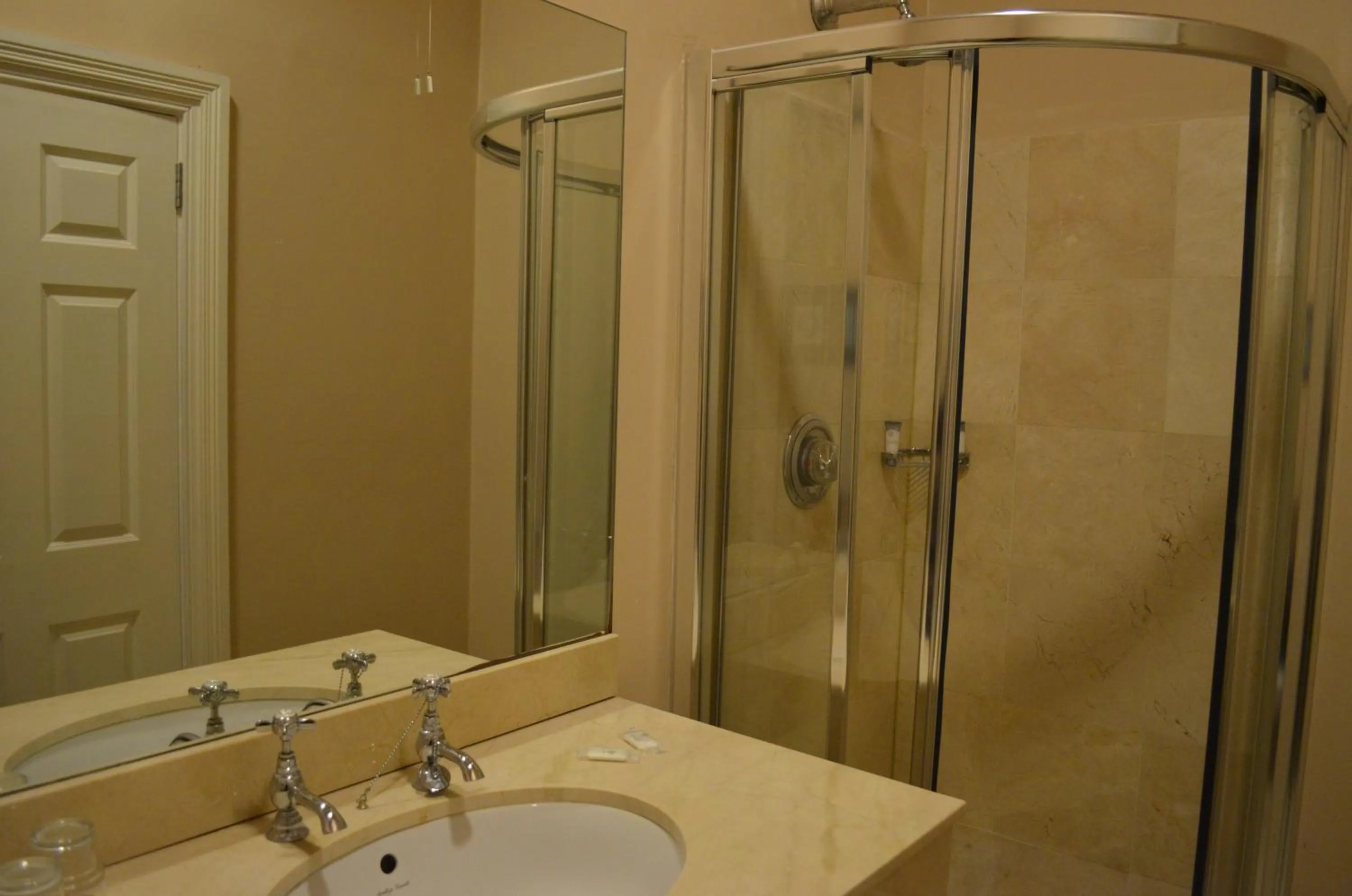 Bathroom in The Cliff House Hotel