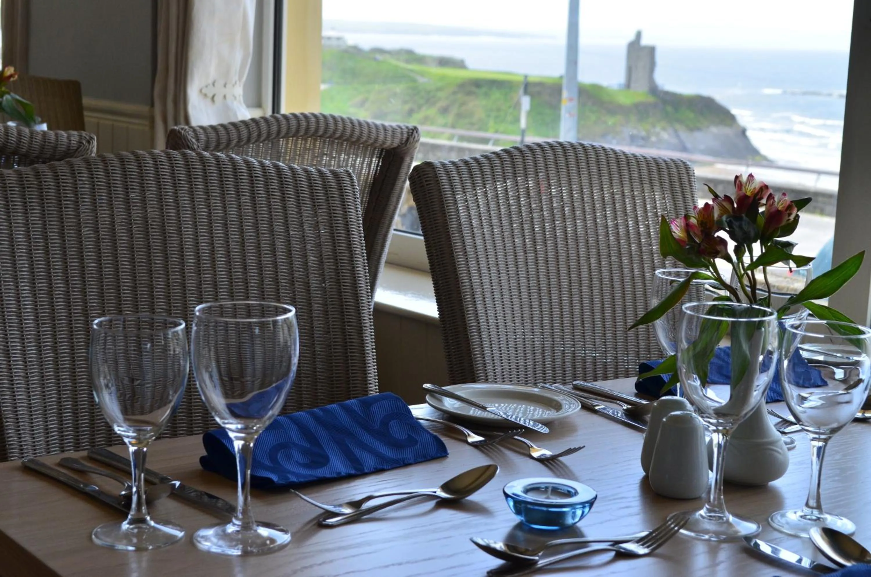 Restaurant/places to eat in The Cliff House Hotel