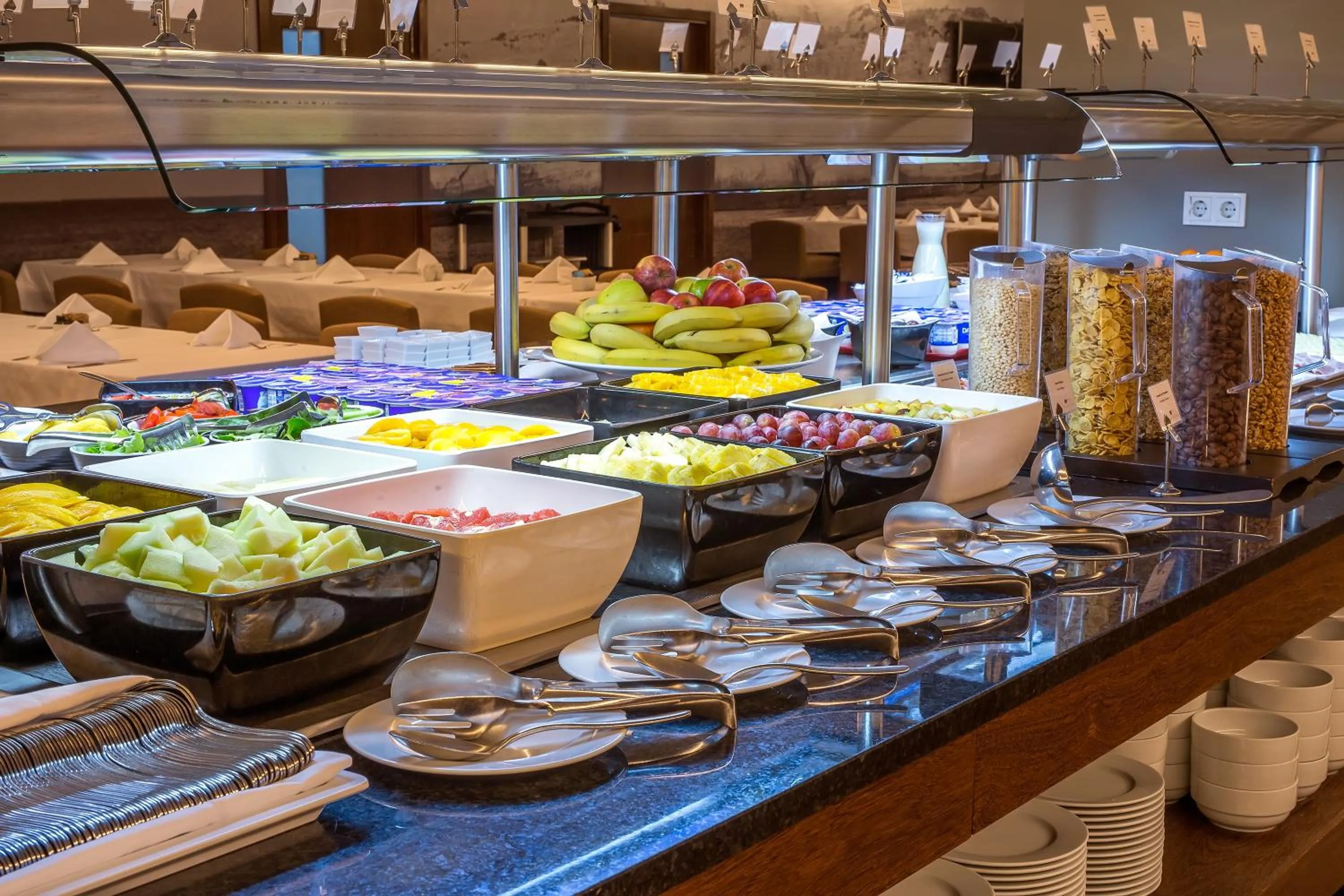 Restaurant/places to eat in Salgados Palace