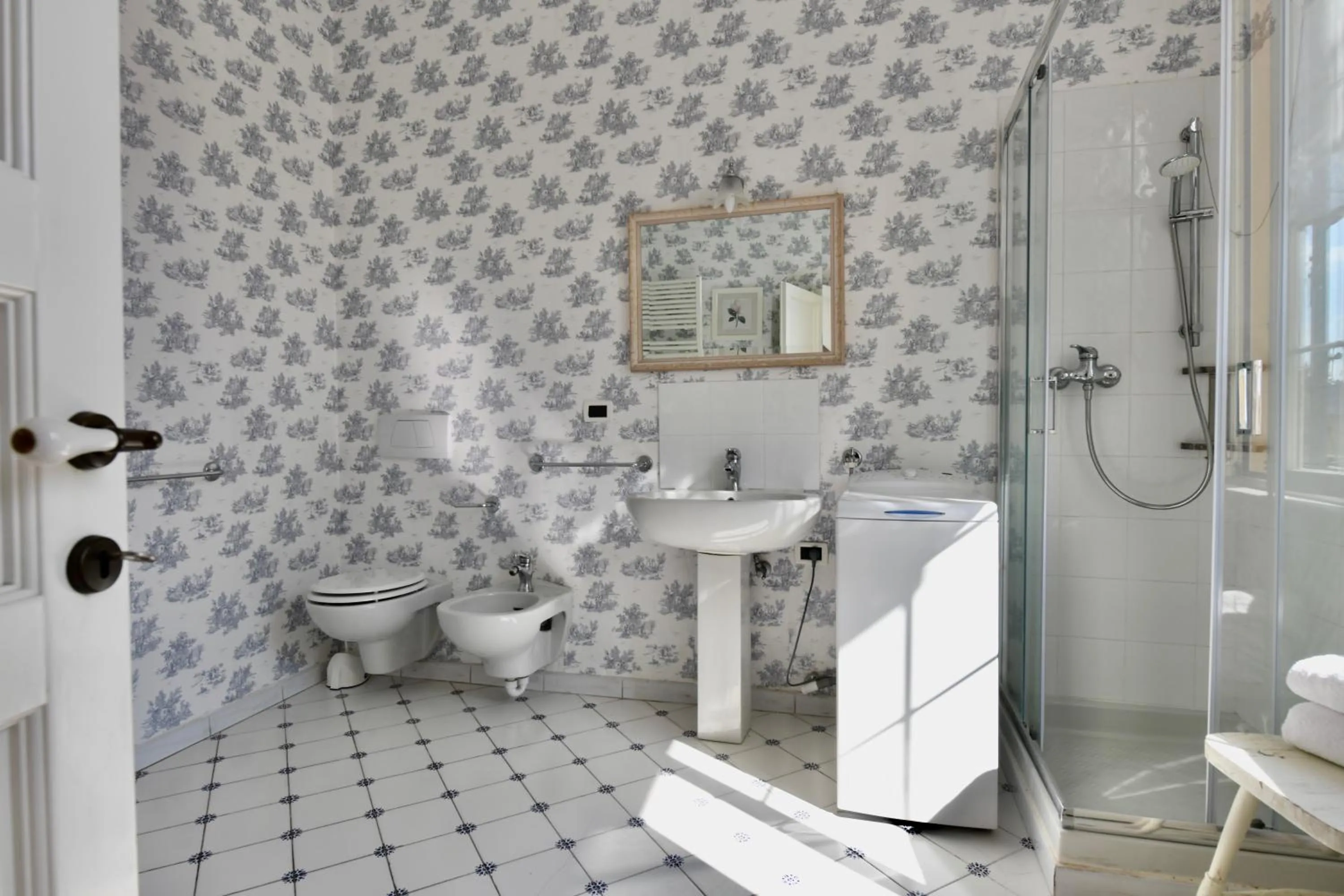 Bathroom in Hotel Villa Maria & Apartment