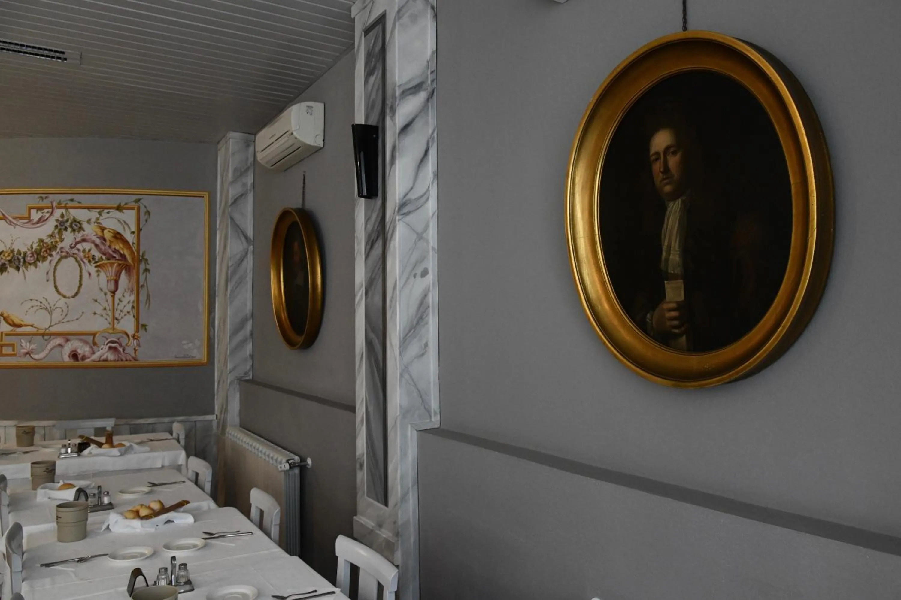 Restaurant/places to eat in Hotel Villa Maria & Apartment