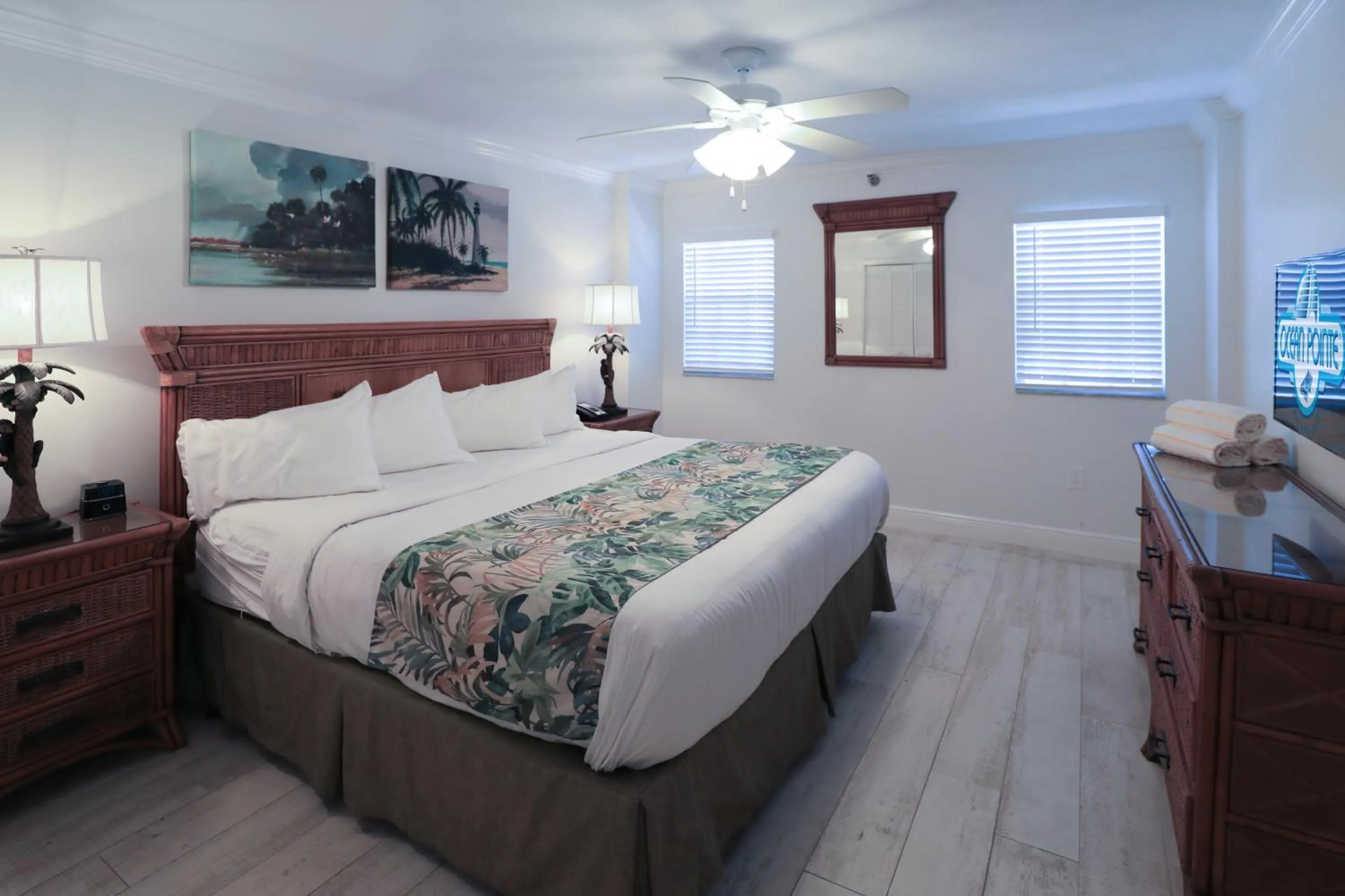 Bedroom, Bed in Ocean Pointe Suites at Key Largo