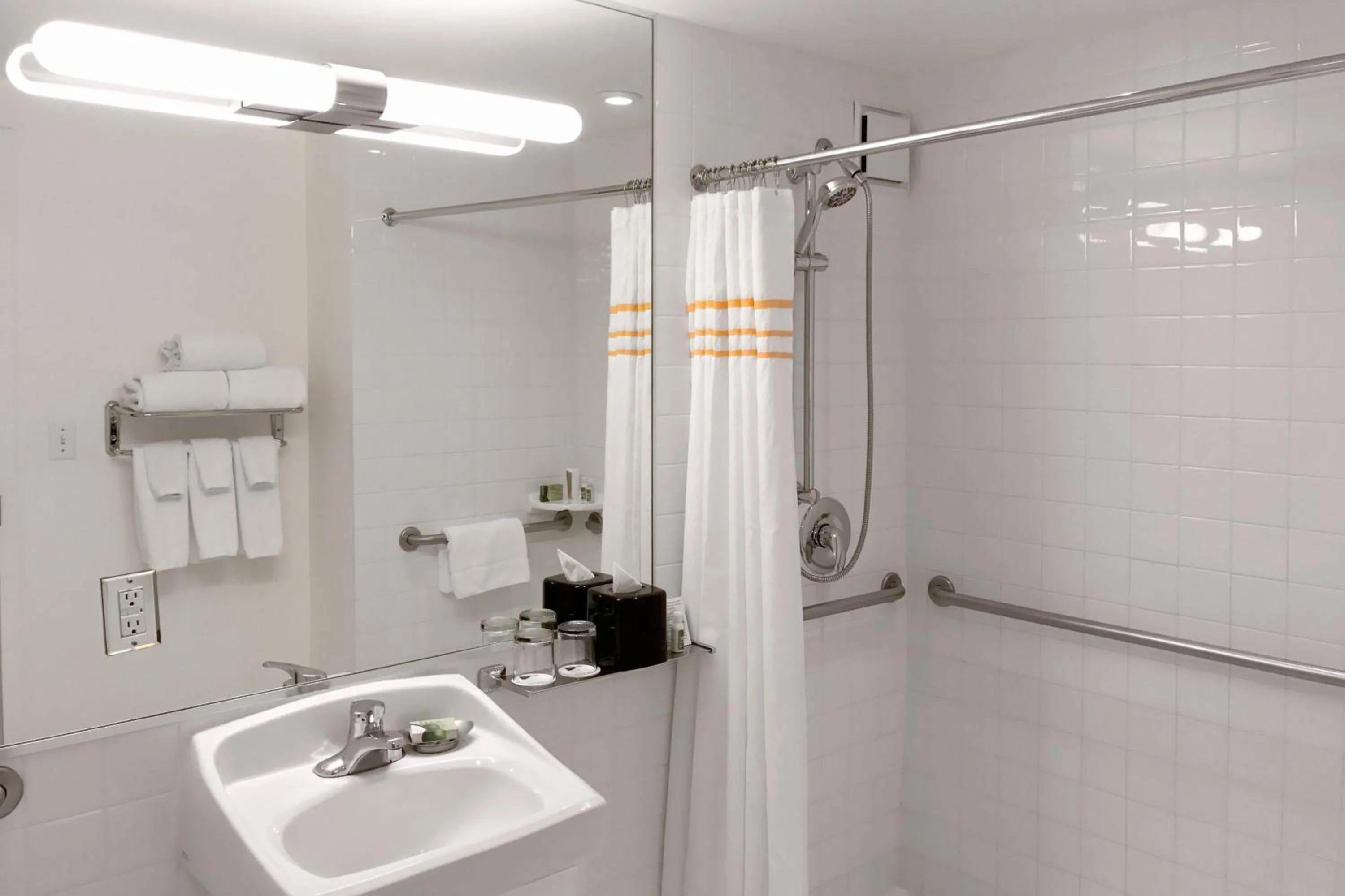 Bathroom in Washington Plaza Hotel