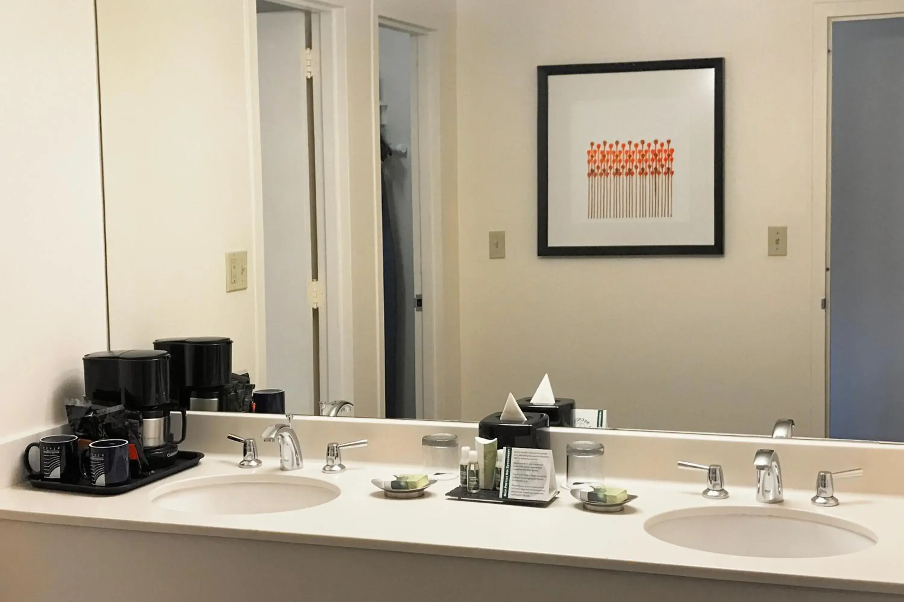 Deluxe Double Room with Balcony in Washington Plaza Hotel Deluxe Double Room with Balcony in Washington Plaza Hotel