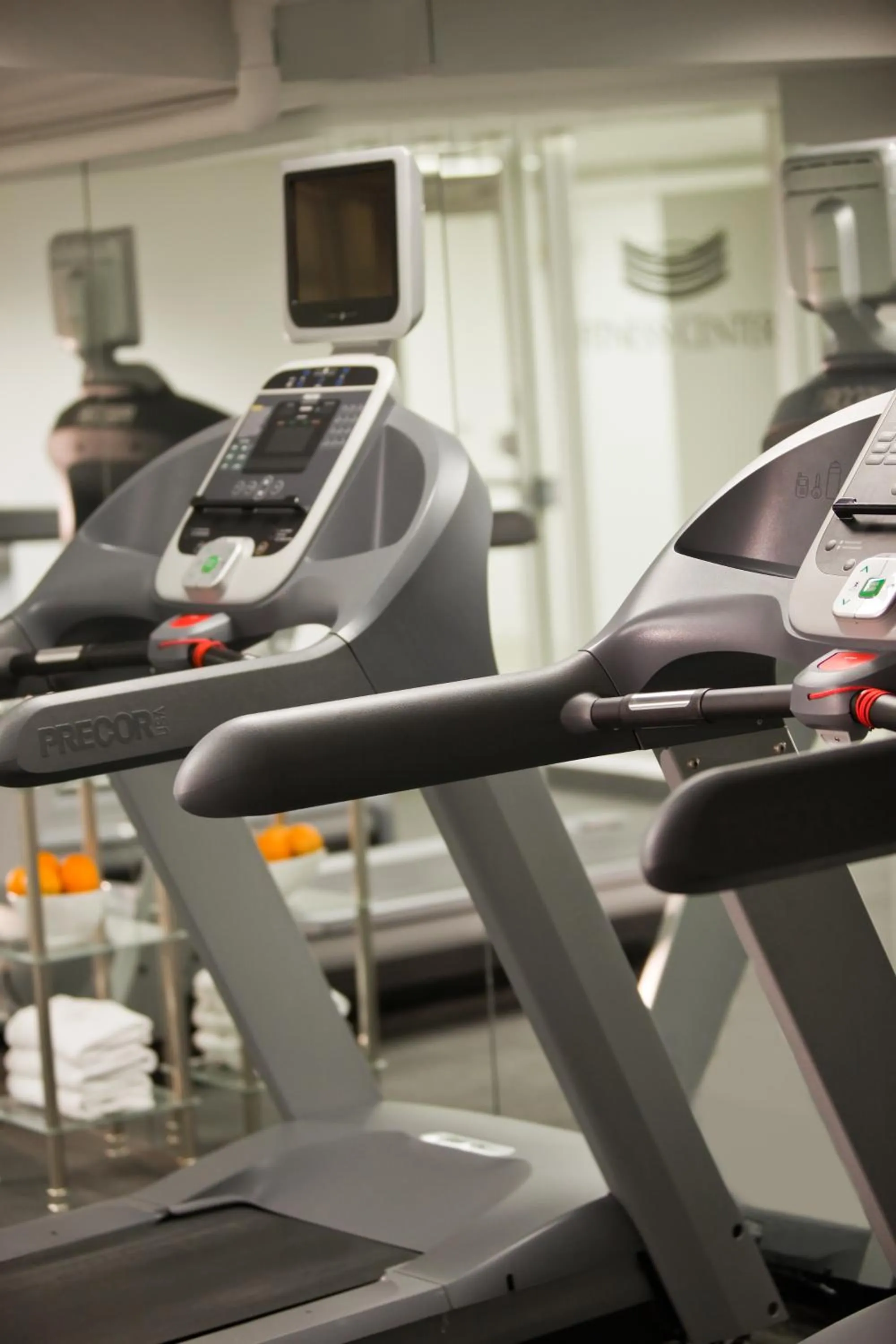 Fitness centre/facilities in Washington Plaza Hotel
