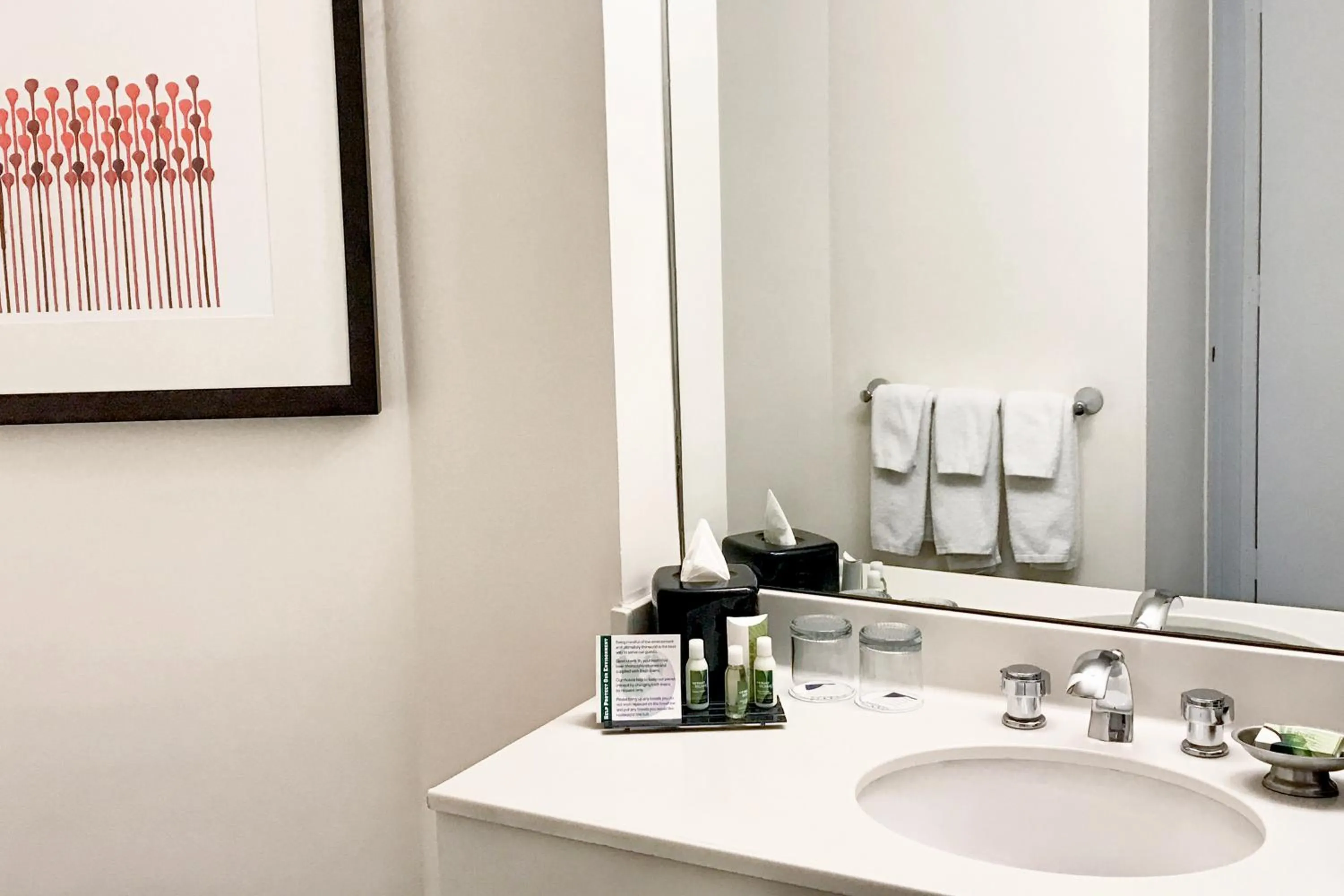 Bathroom in Washington Plaza Hotel