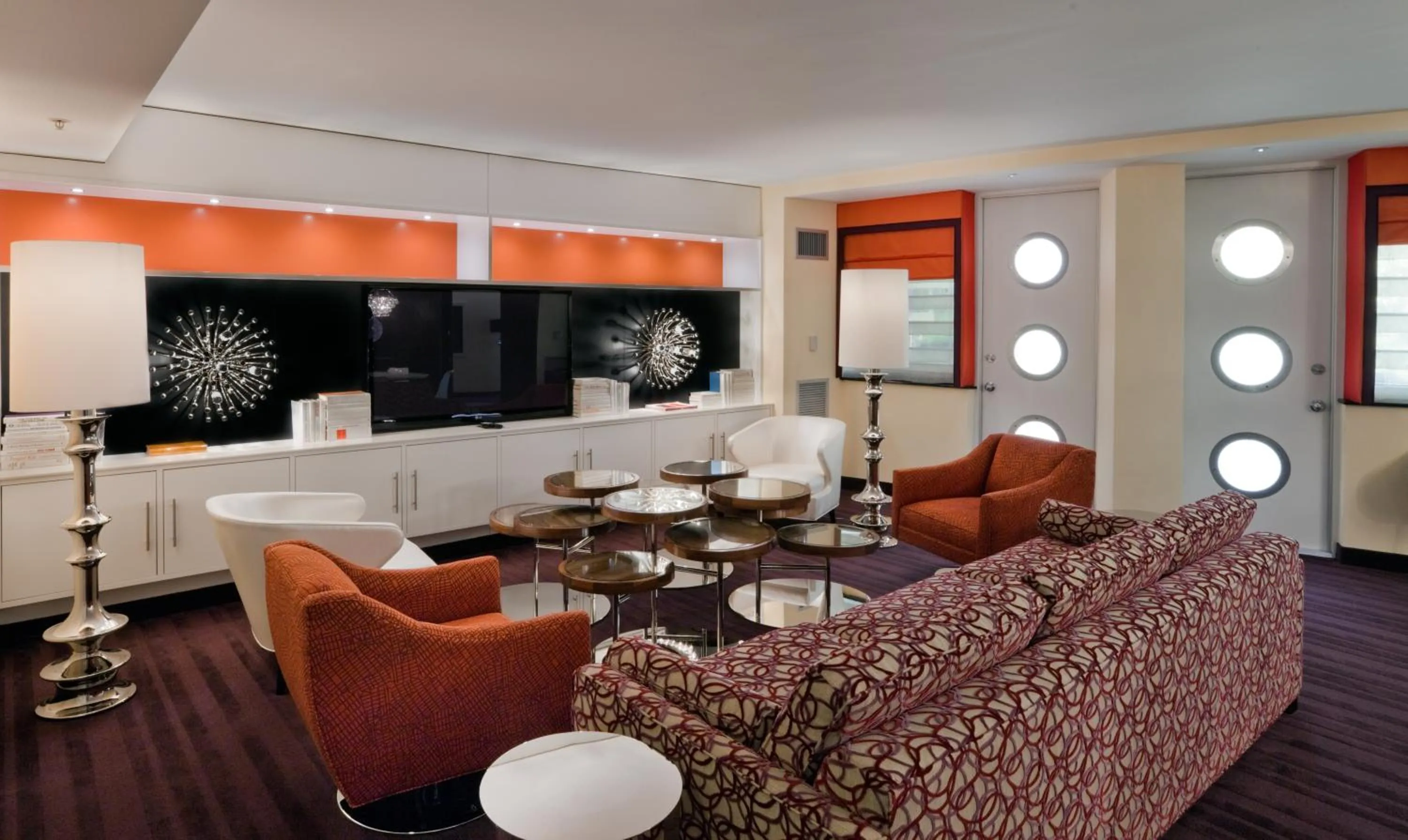 Living room in Washington Plaza Hotel