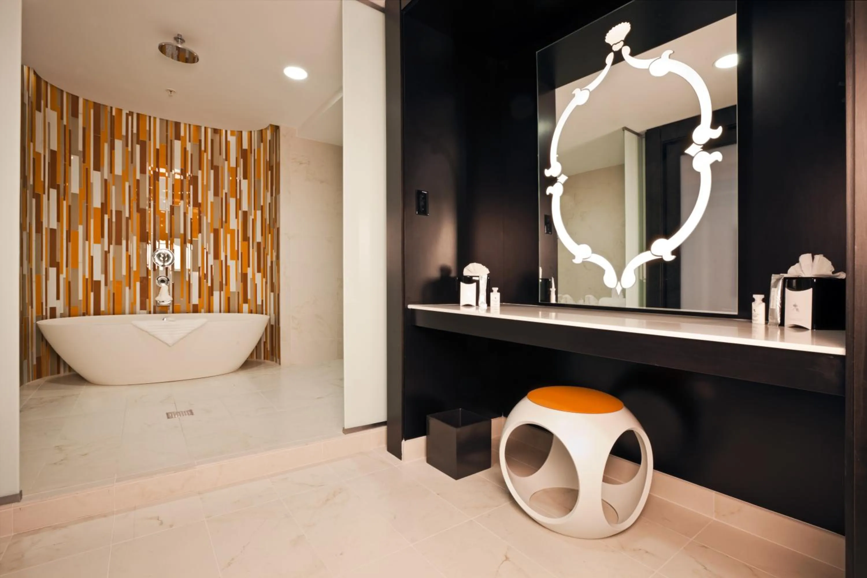 Bathroom in Washington Plaza Hotel