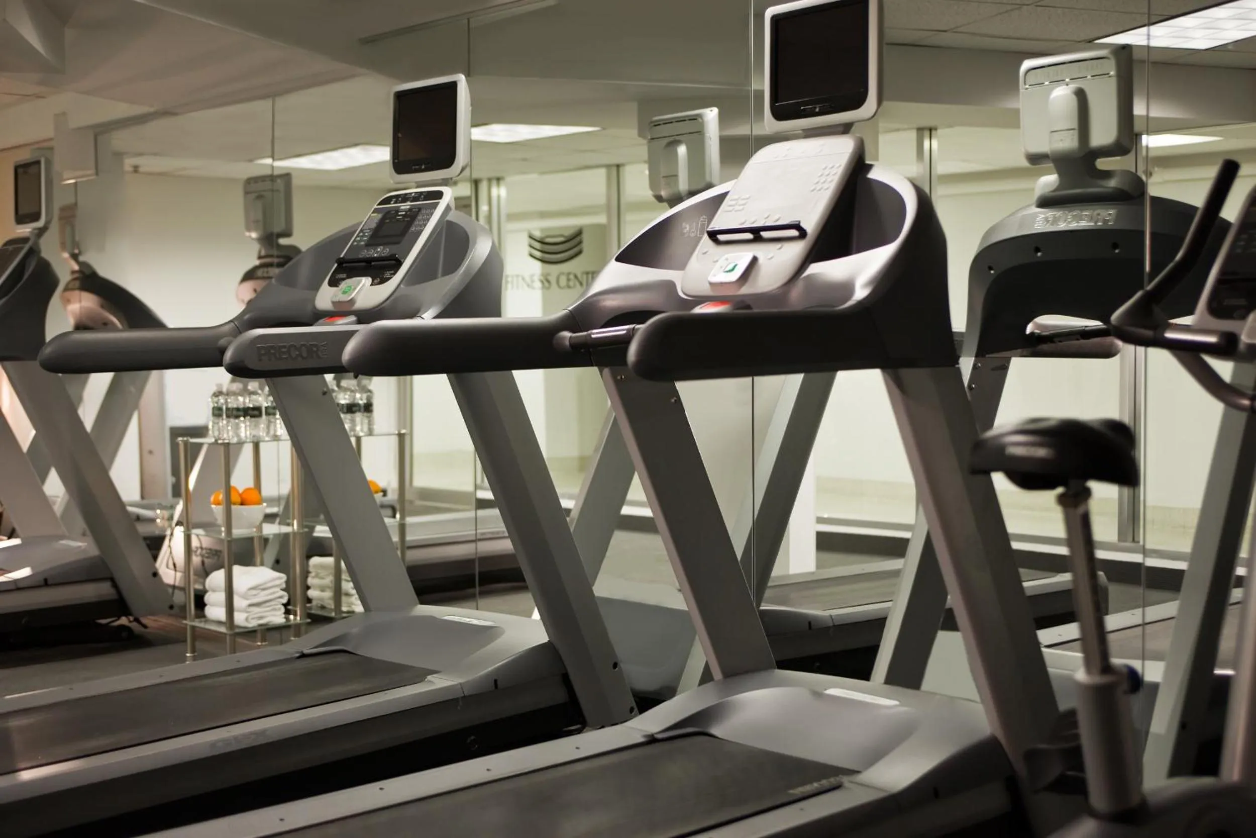 Fitness centre/facilities in Washington Plaza Hotel
