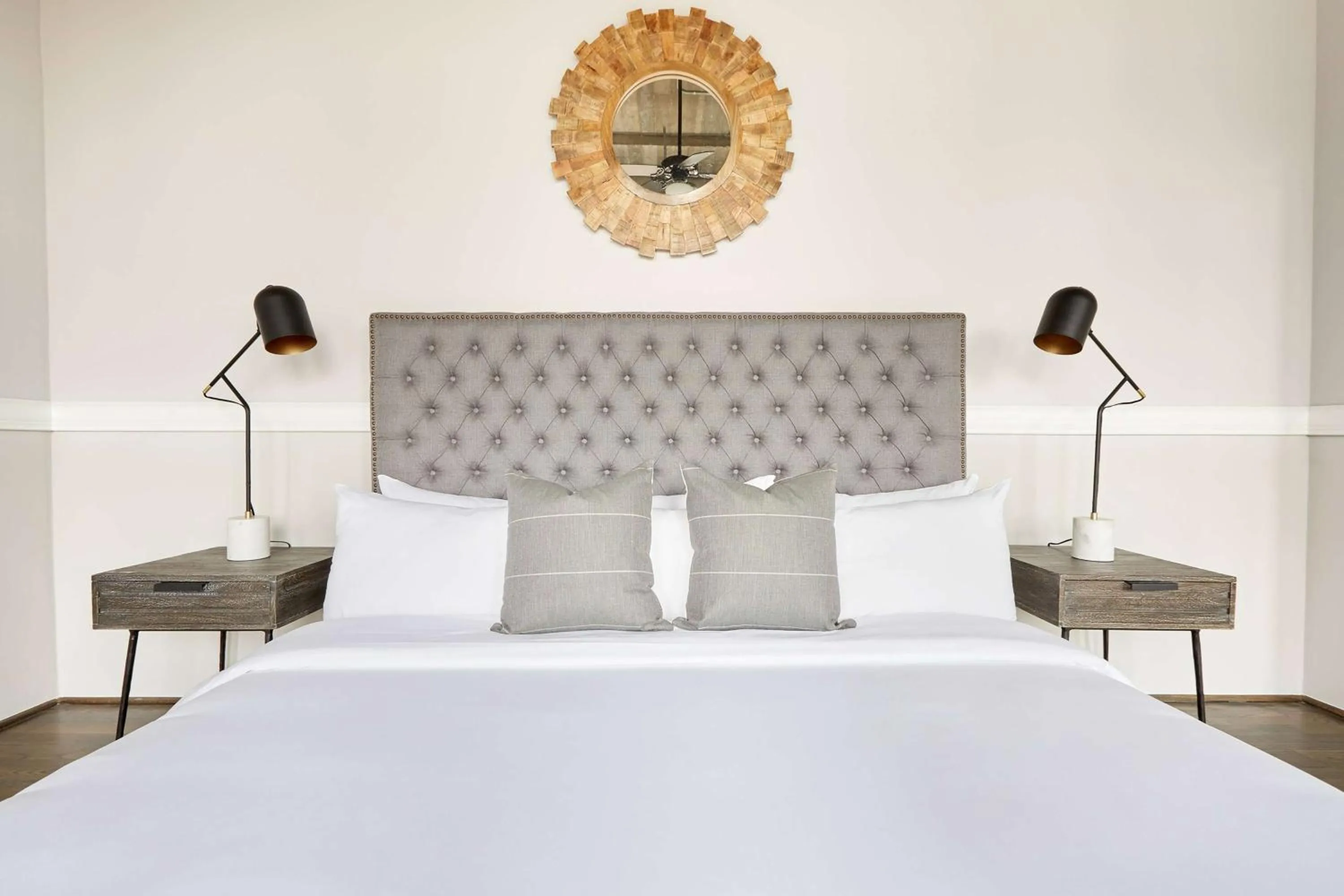 Photo of the whole room, Bed in Sonder The Hogg Palace