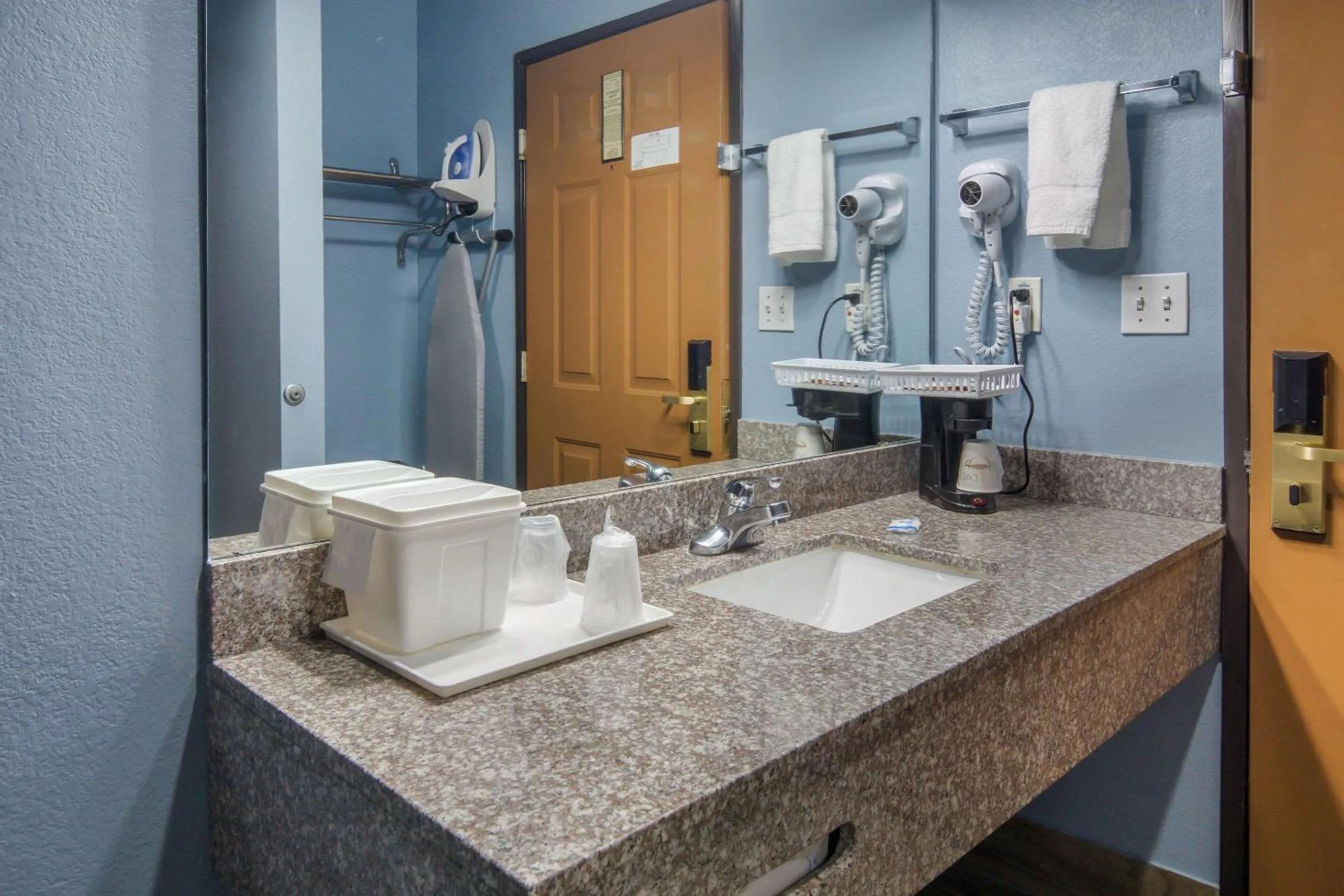 Bedroom in Rodeway Inn Carrollton I-35E