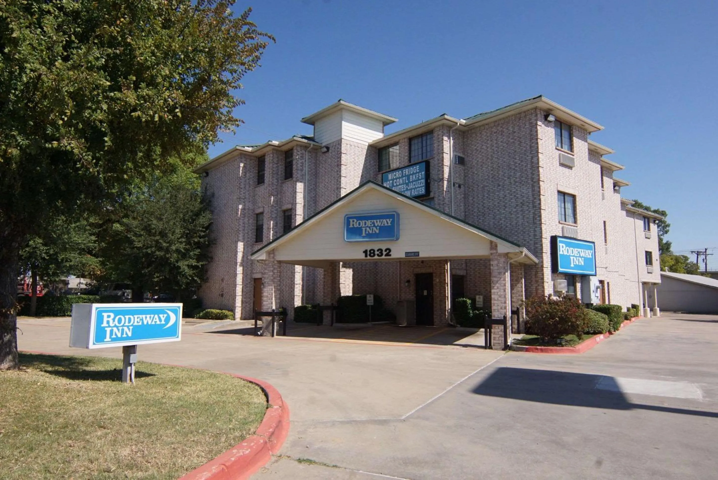 Property building in Rodeway Inn Carrollton I-35E