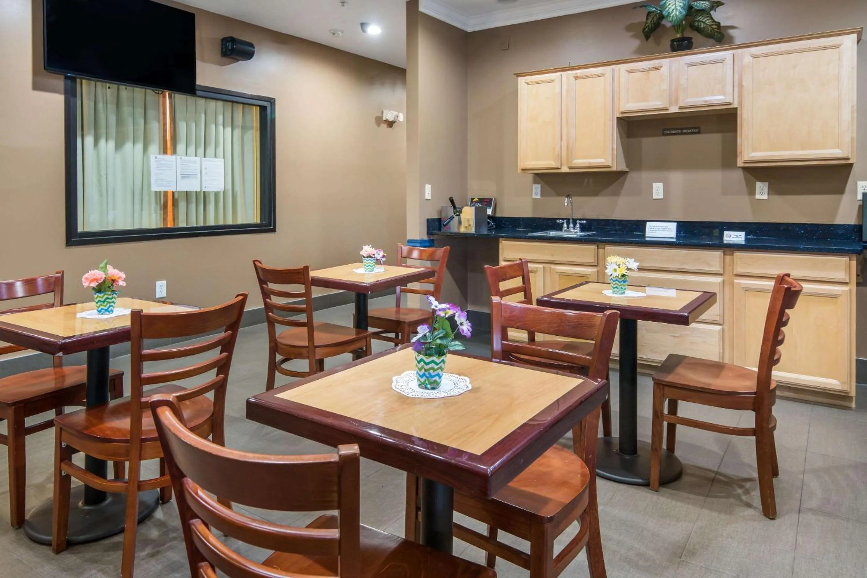 Restaurant/places to eat in Rodeway Inn Carrollton I-35E