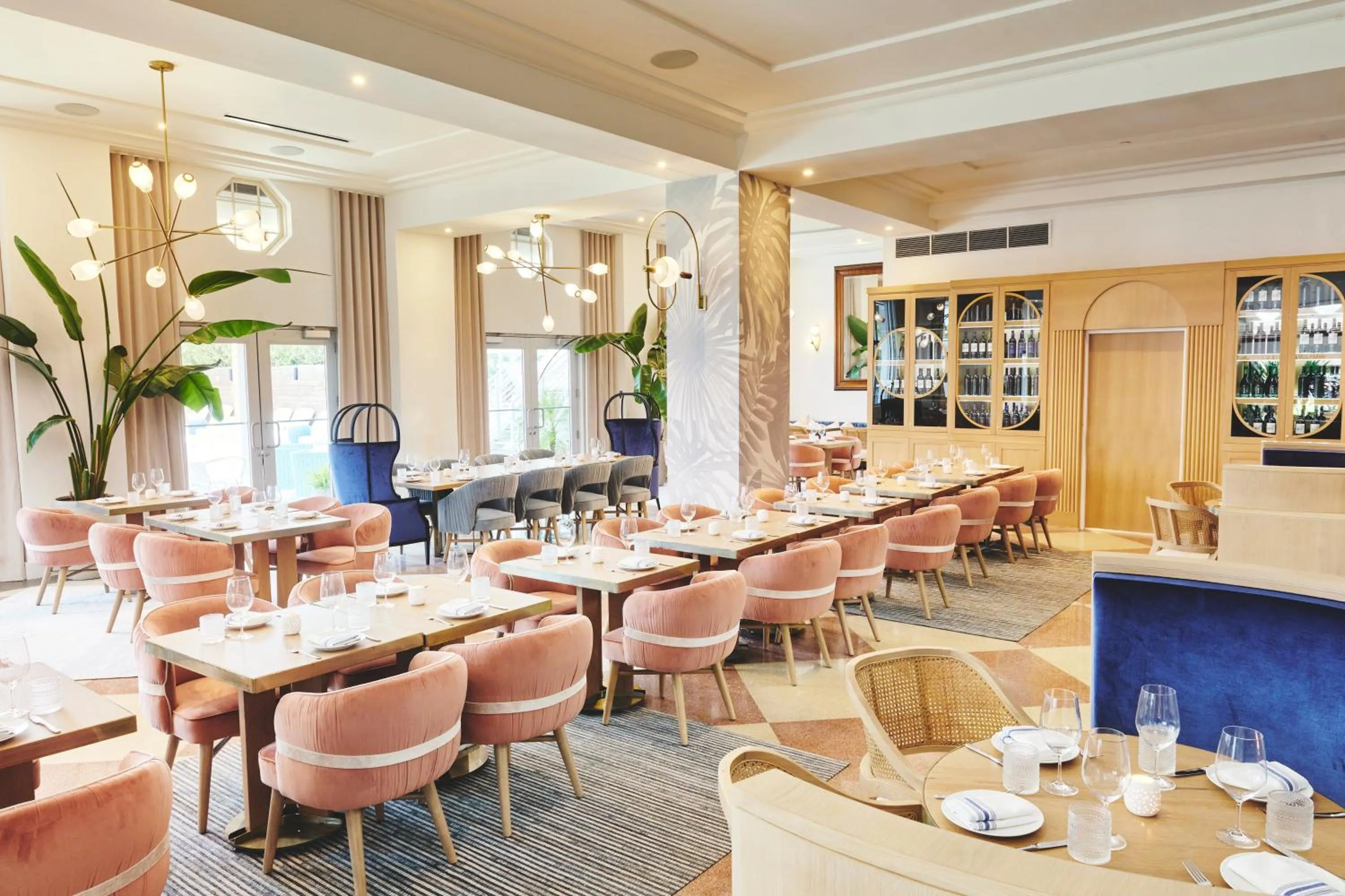 Restaurant/places to eat in Park Central South Beach