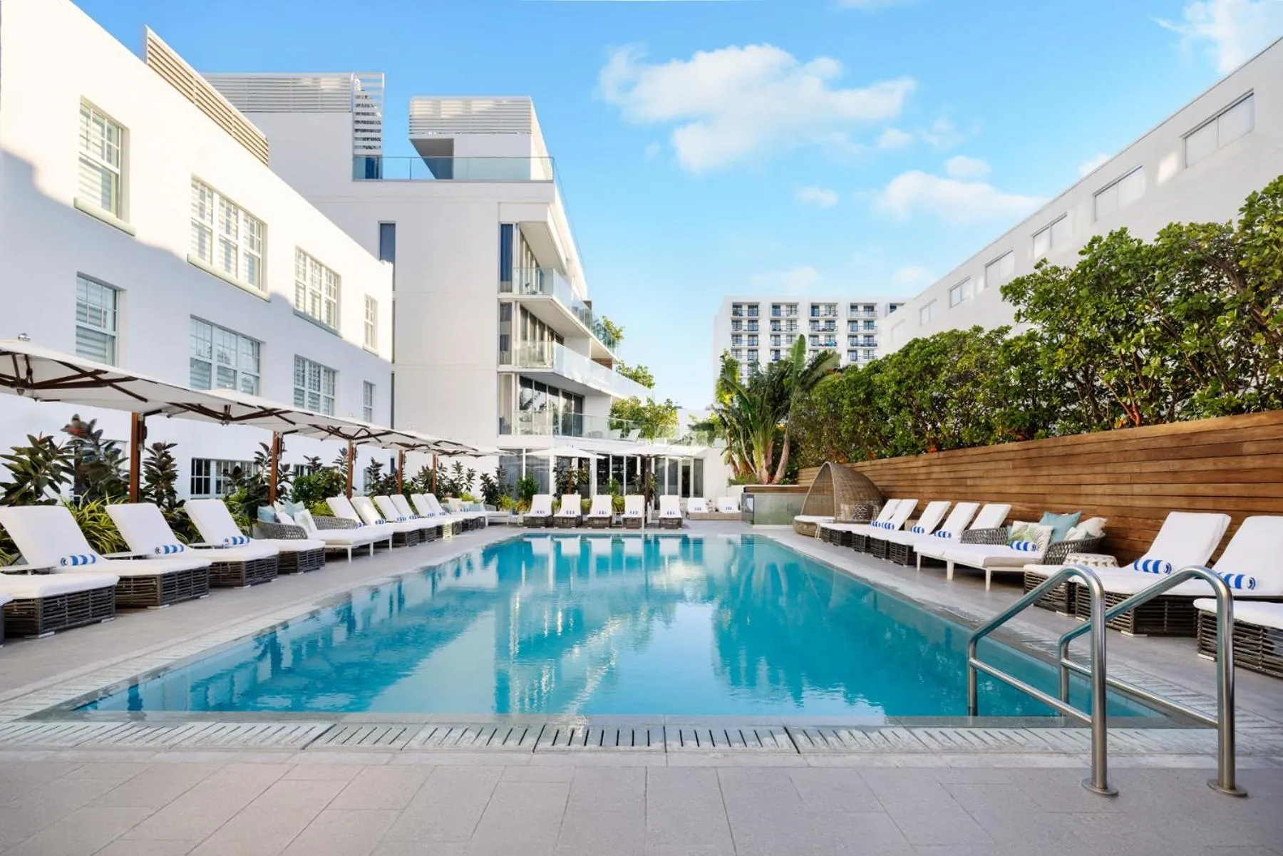 Swimming pool in Park Central South Beach