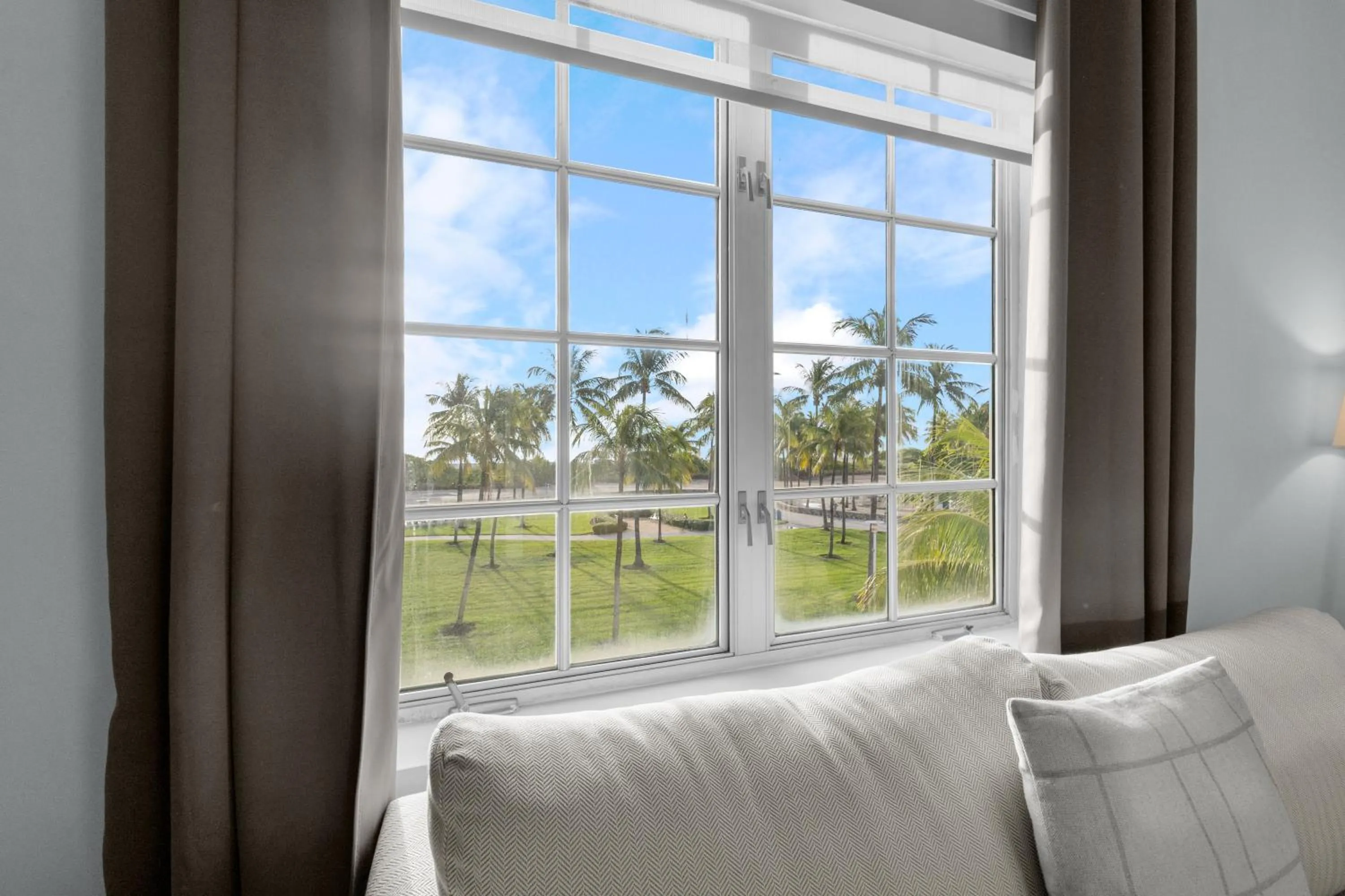 Living room in Park Central South Beach