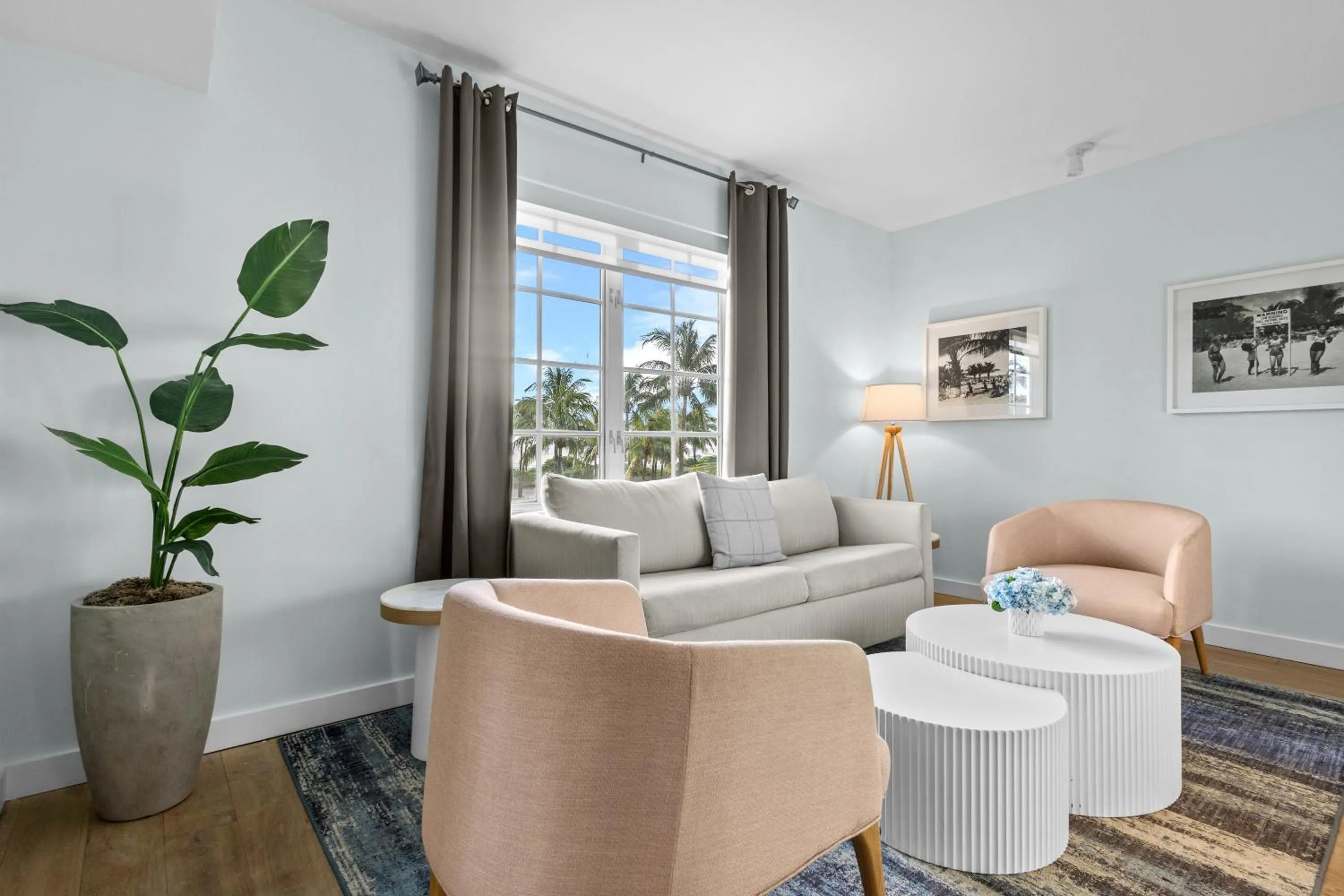 Living room in Park Central South Beach