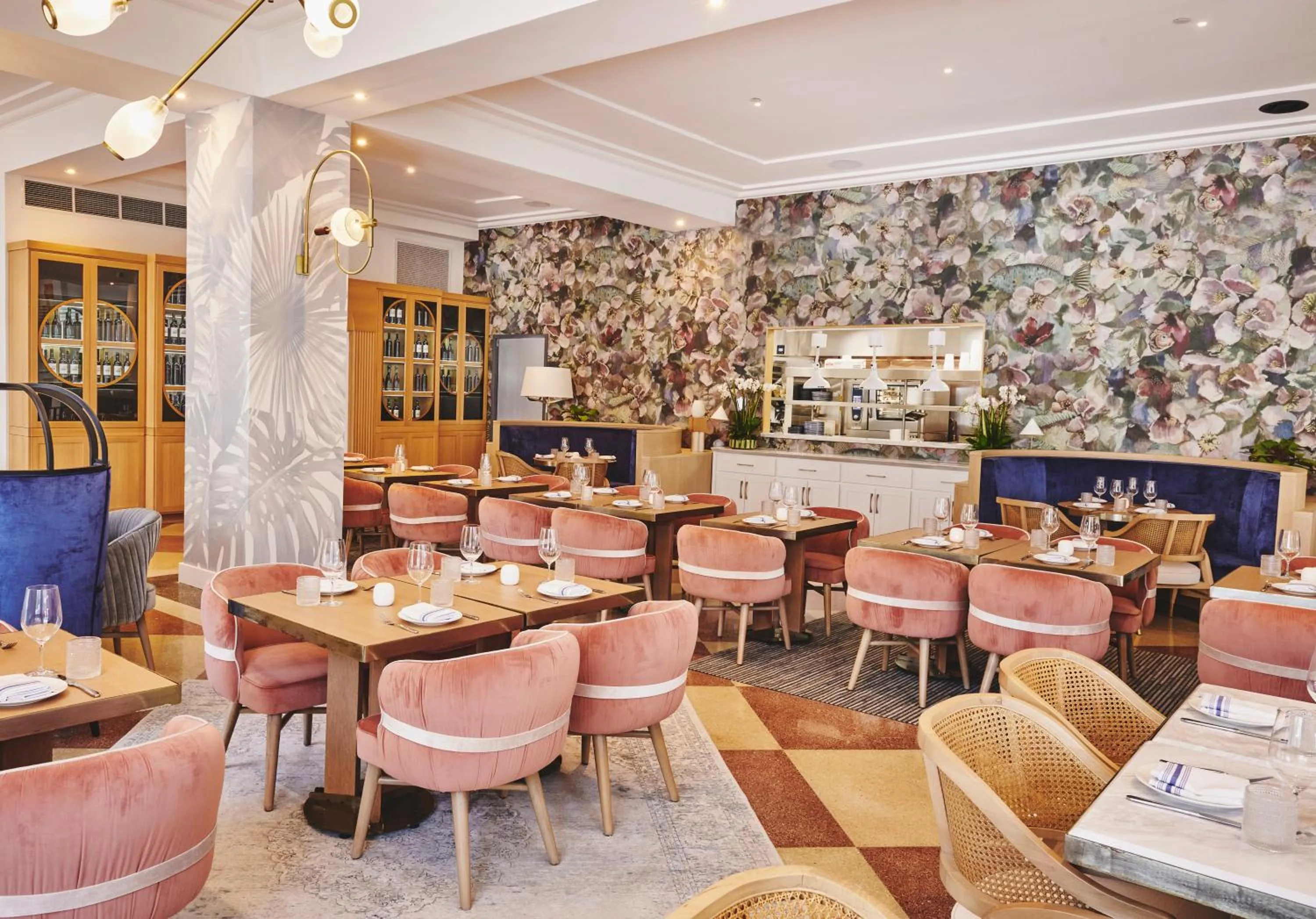 Restaurant/places to eat in Park Central South Beach