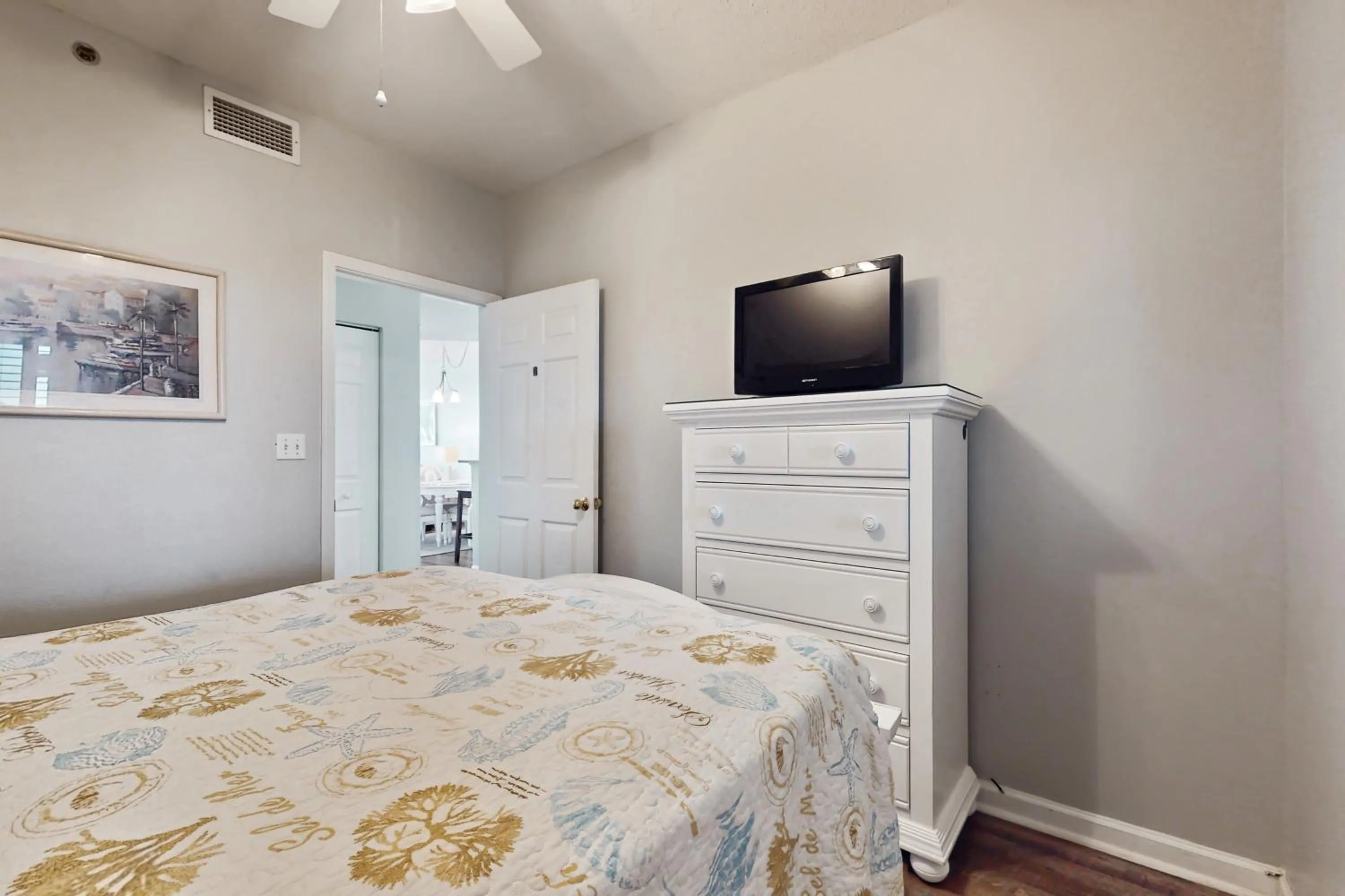 Bed in The Beach Club Catalina 306